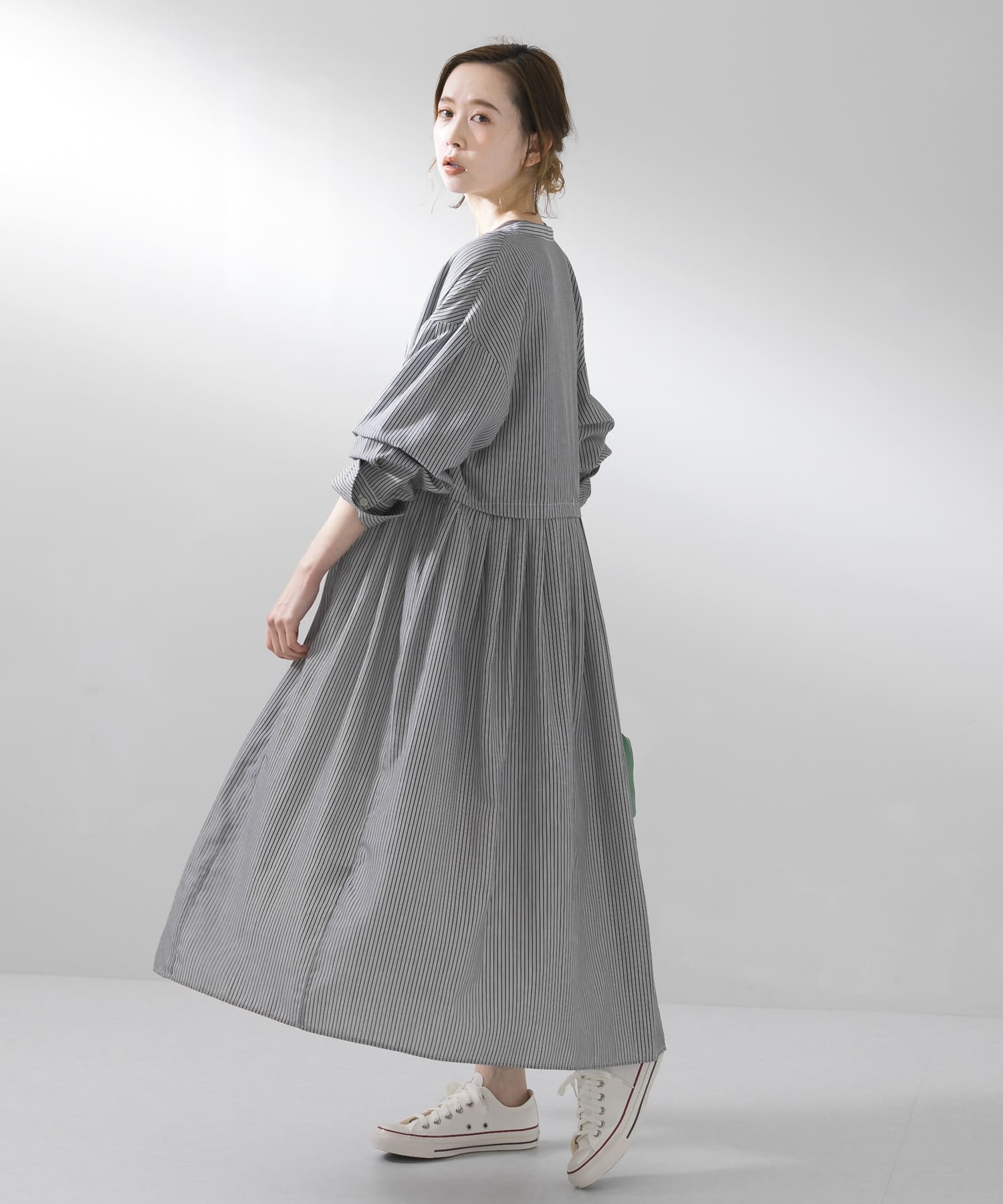 『UR TECH Smart Linen Touch』ウエストタックワンピース BLACK×OFF S