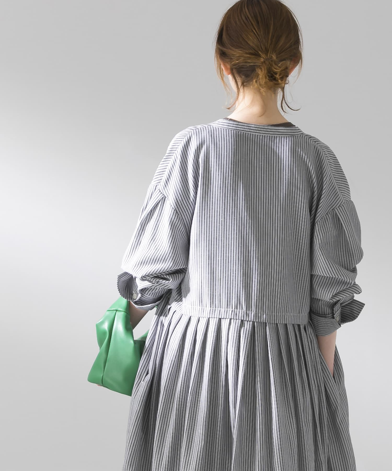 『UR TECH Smart Linen Touch』ウエストタックワンピース BLACK×OFF S