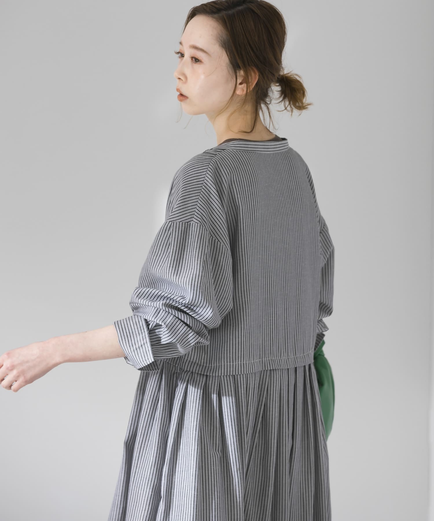 『UR TECH Smart Linen Touch』ウエストタックワンピース BLACK×OFF S