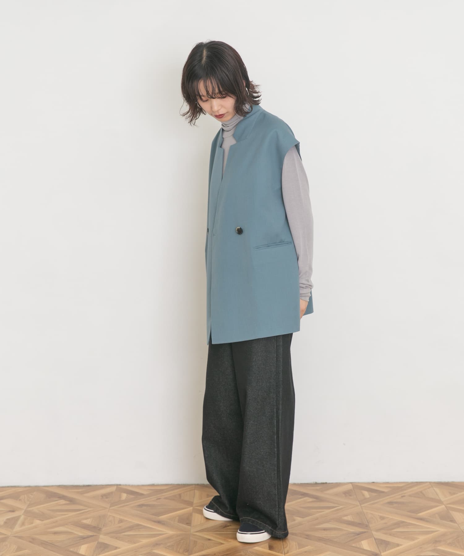 GRAY