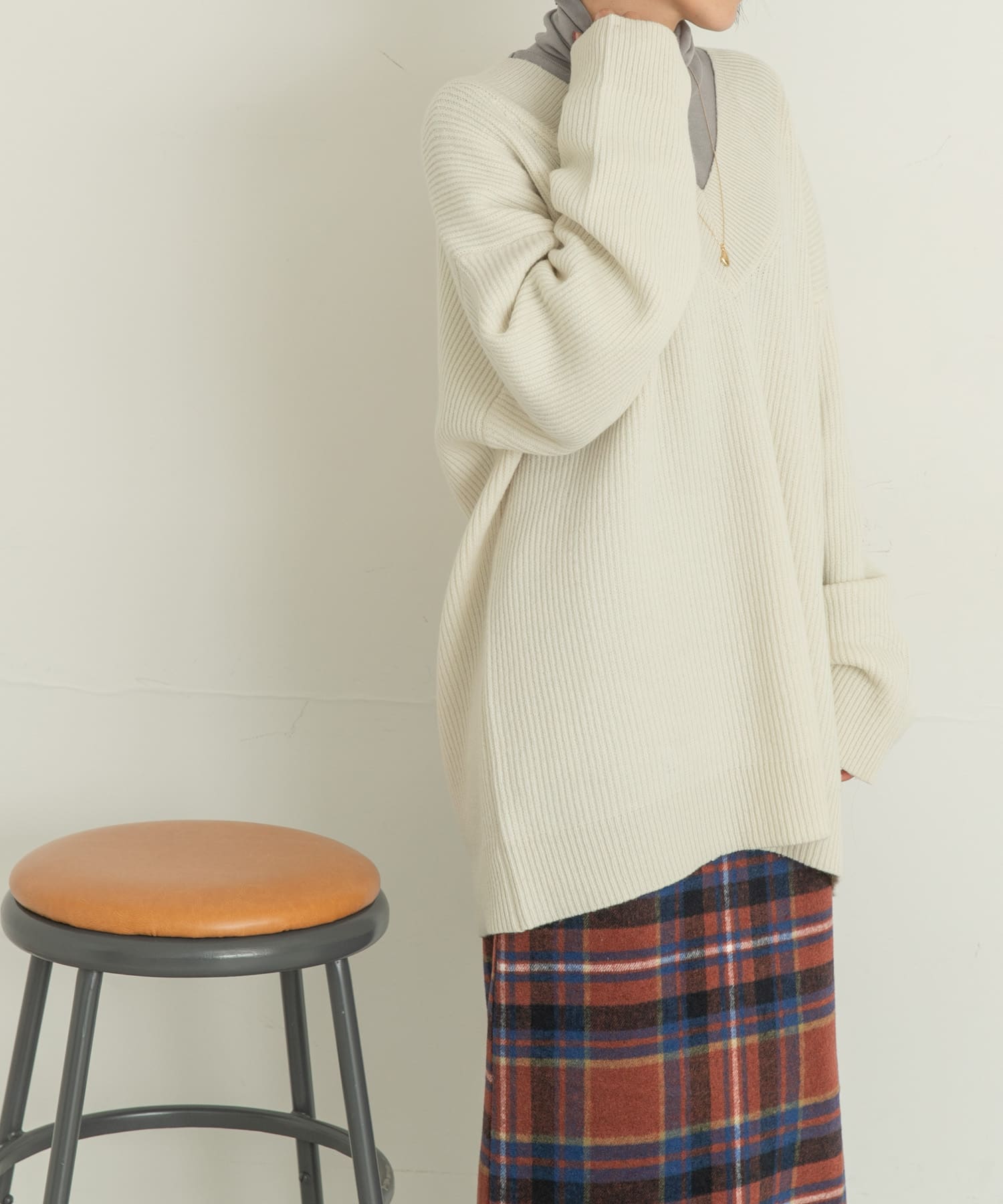 OFF WHITE
