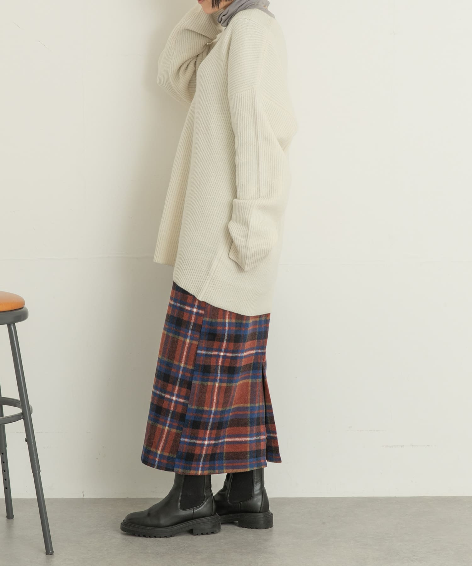 OFF WHITE
