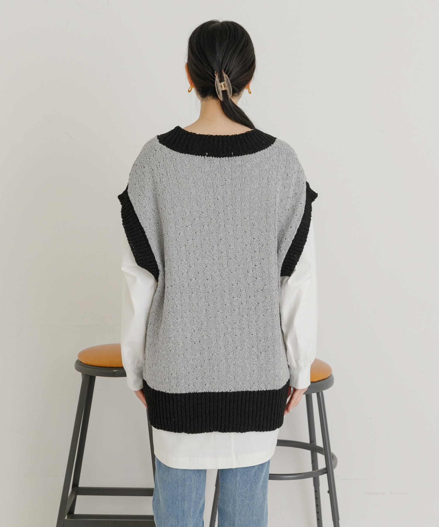 GRAY