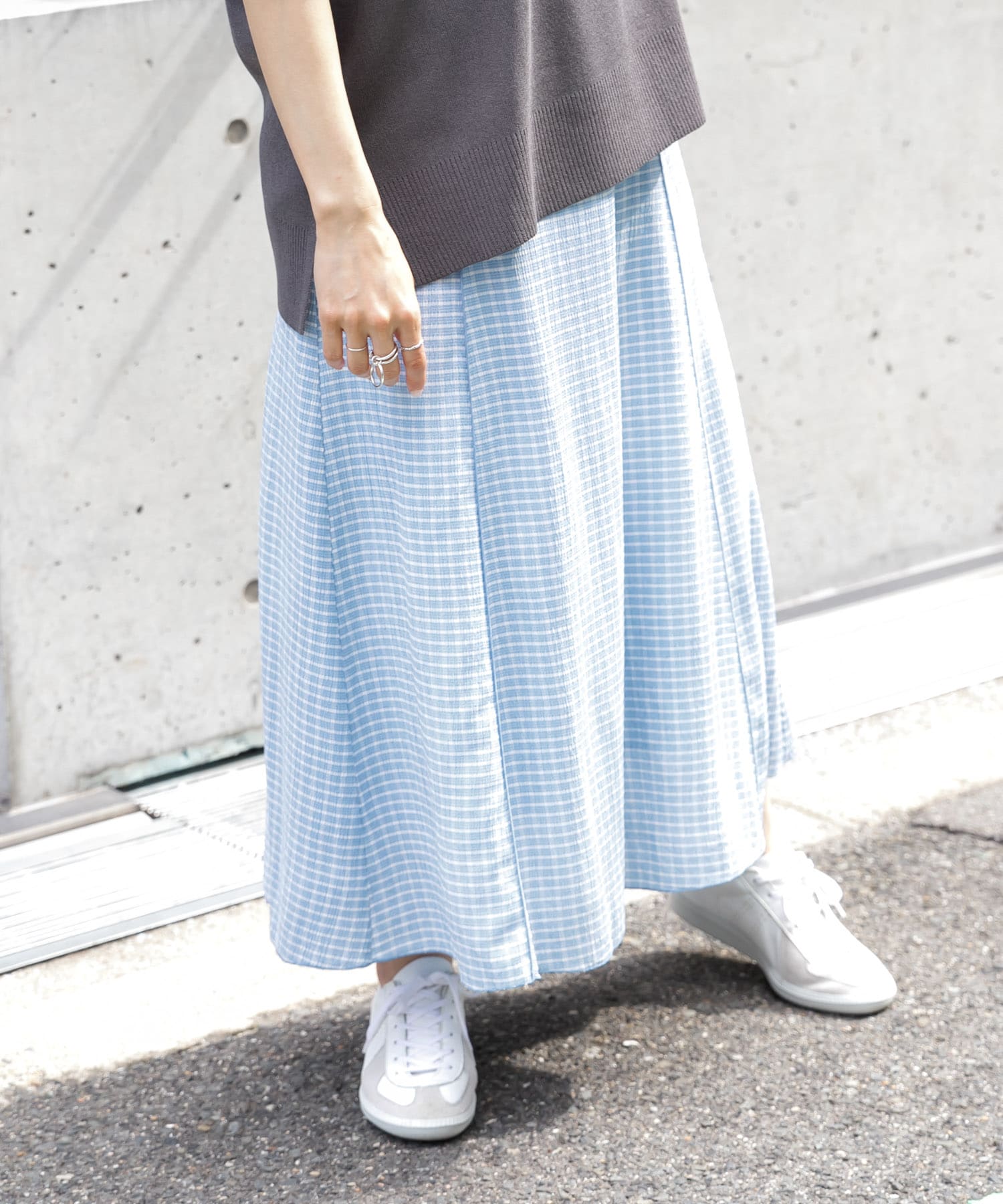 ブルー