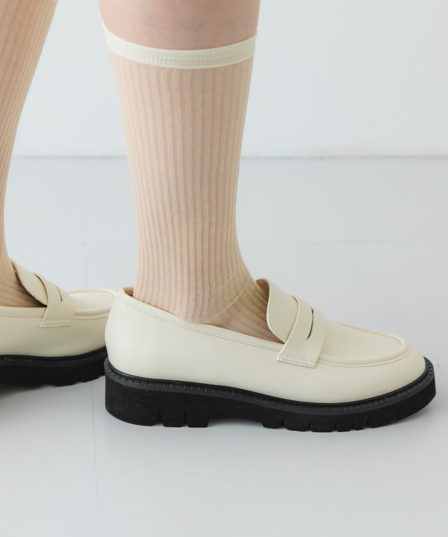 PIEDI NUDI　HARINUKI HIGH SOCKS CREAM -
