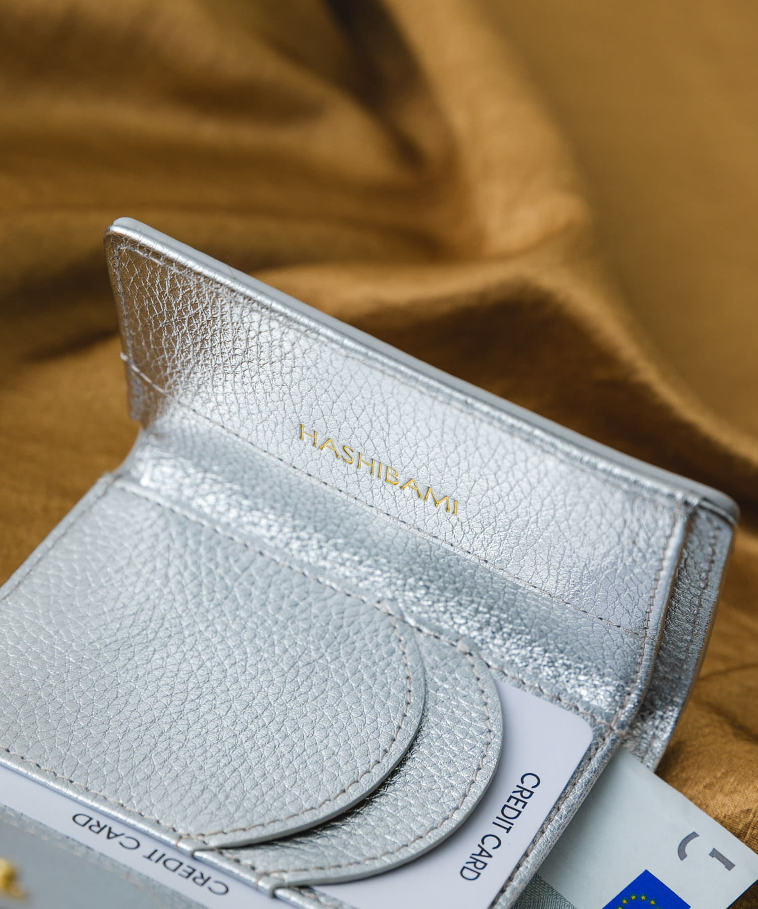 『一部別注カラー』Hashibami　ラウンドミニウォレット SILVER one