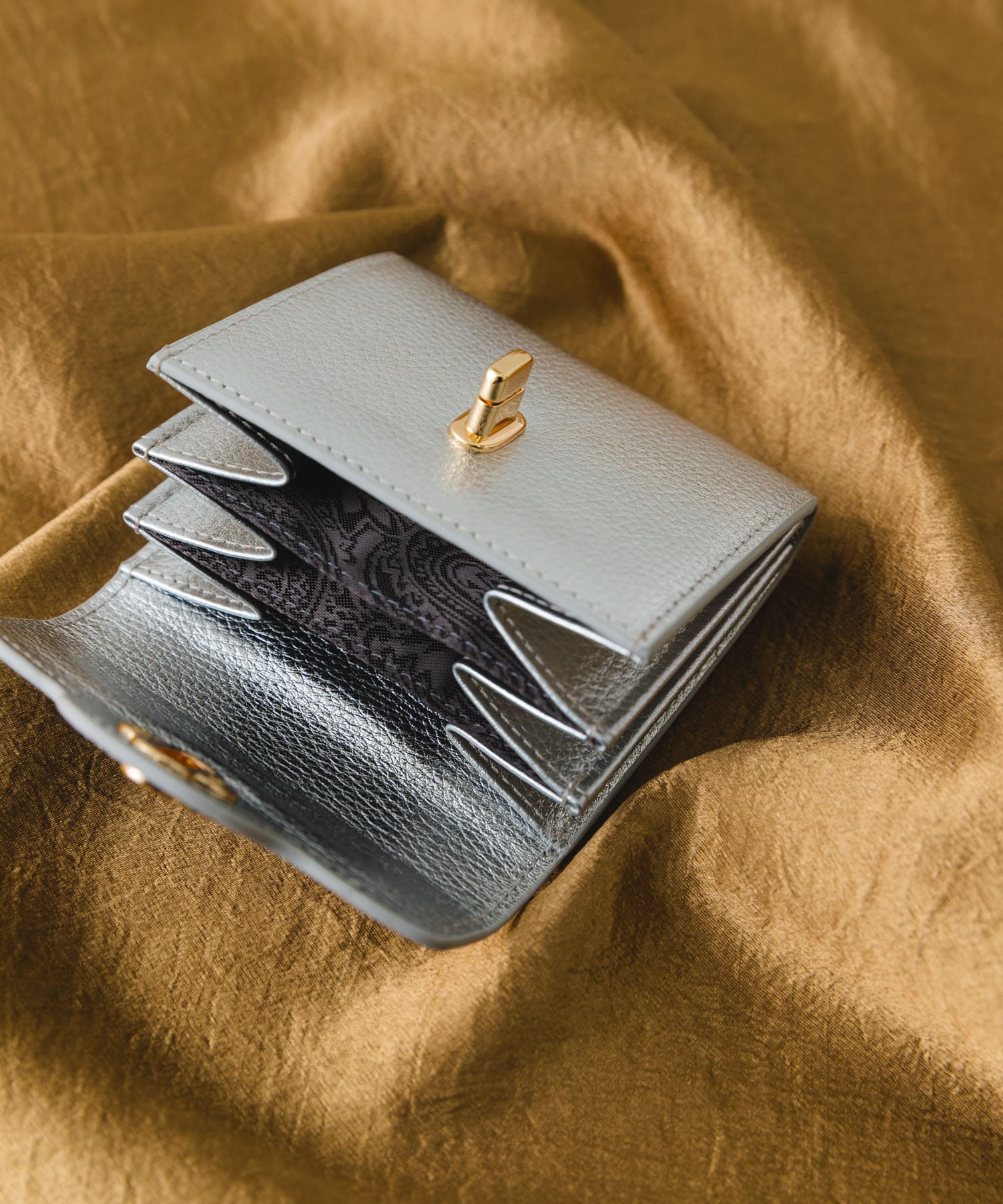 Hashibami　ヒネリカナグスライドウォレット SILVER one