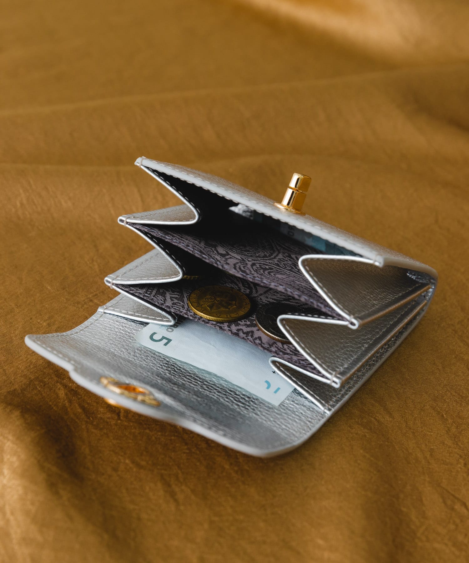 Hashibami　ヒネリカナグスライドウォレット SILVER one