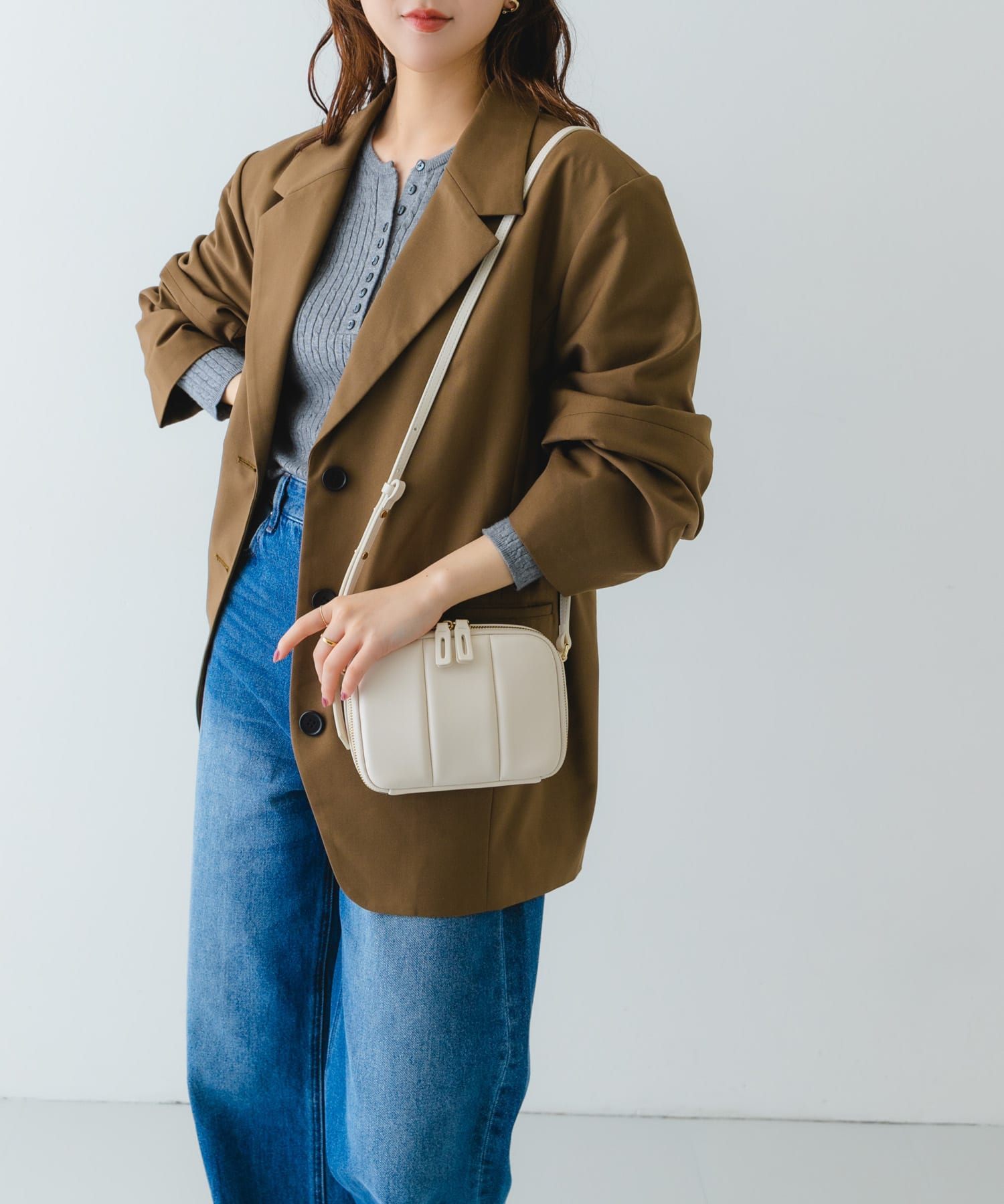 ADD CULUMN　PUFF THREE POCHETTE WHITE one