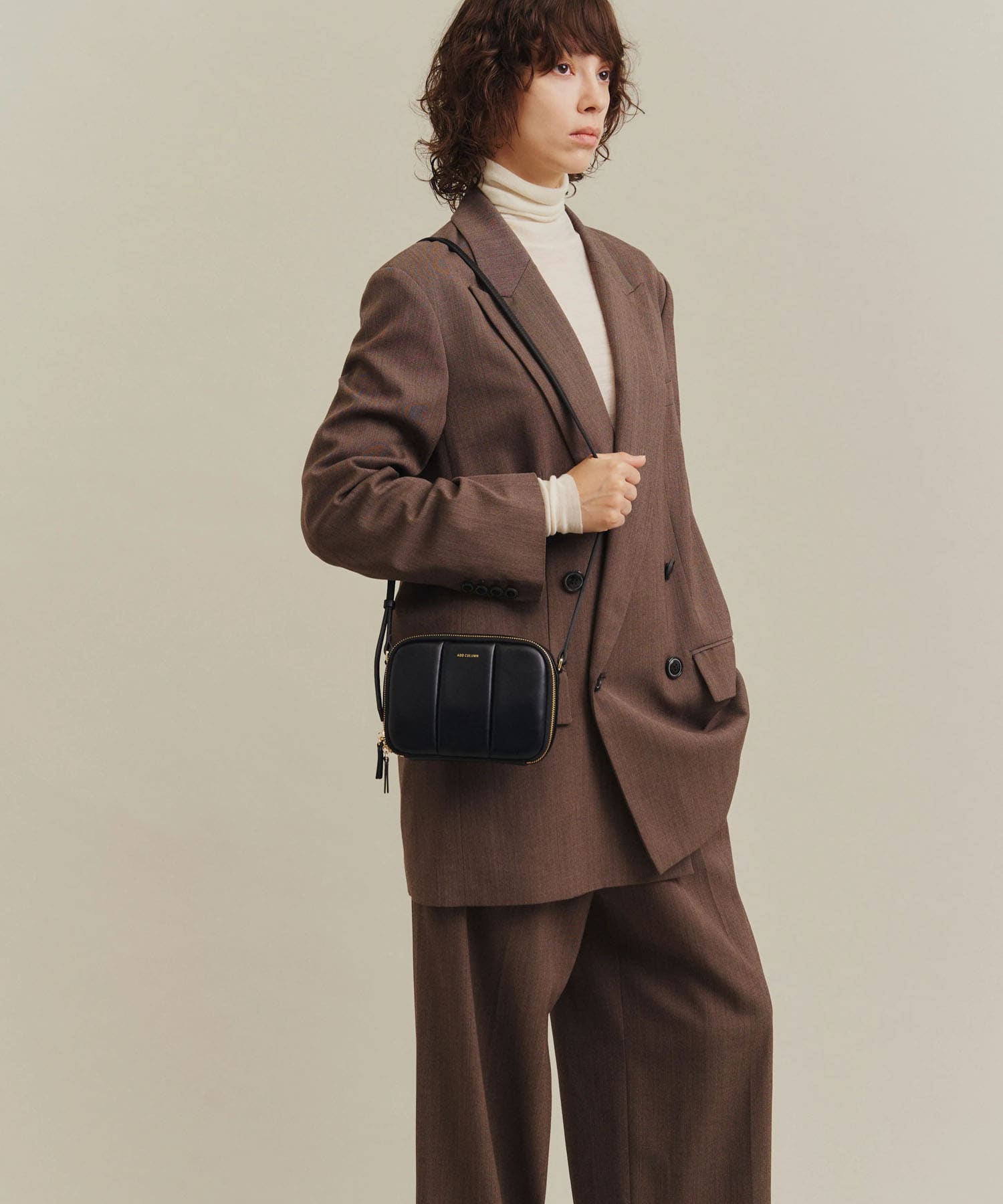 ADD CULUMN　PUFF THREE POCHETTE BLACK one