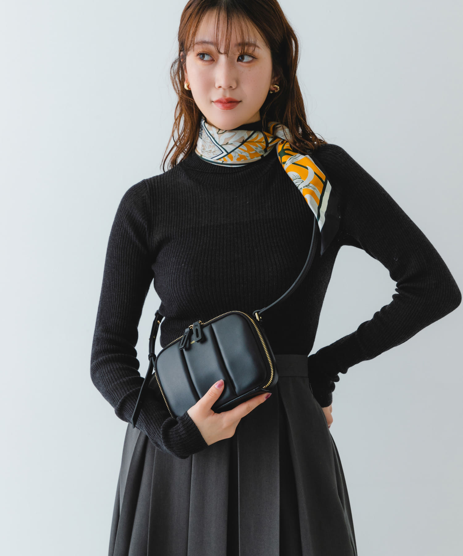 ADD CULUMN　PUFF THREE POCHETTE BLACK one