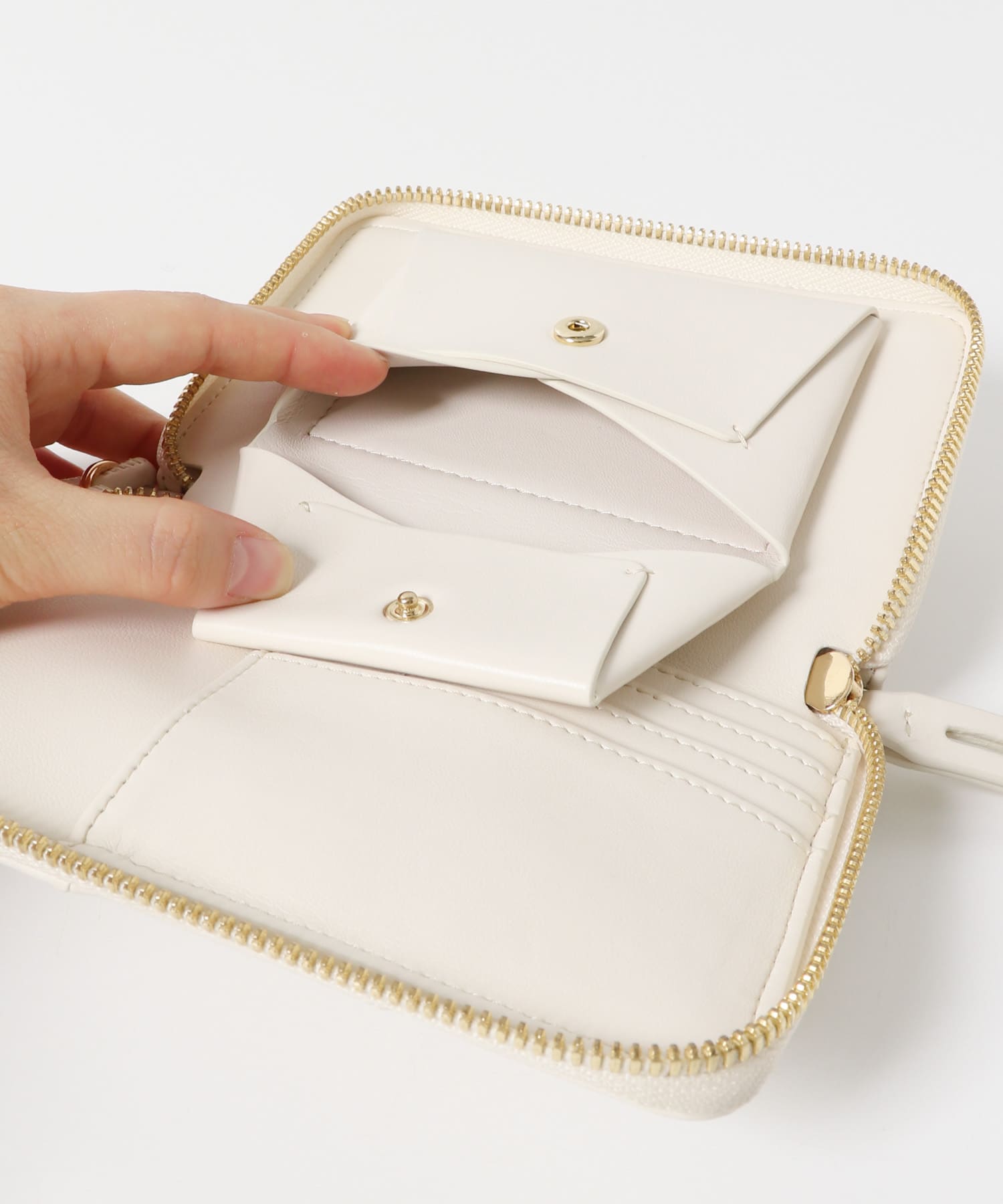ADD CULUMN　PUFF THREE MULTI WALLET WHITE one
