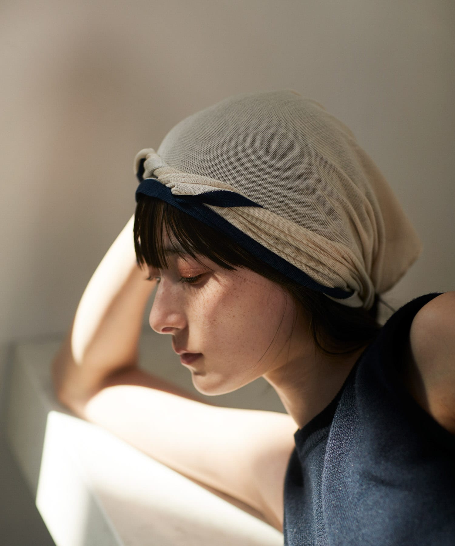 トライアングルニットスカーフ Ecru×Navy one