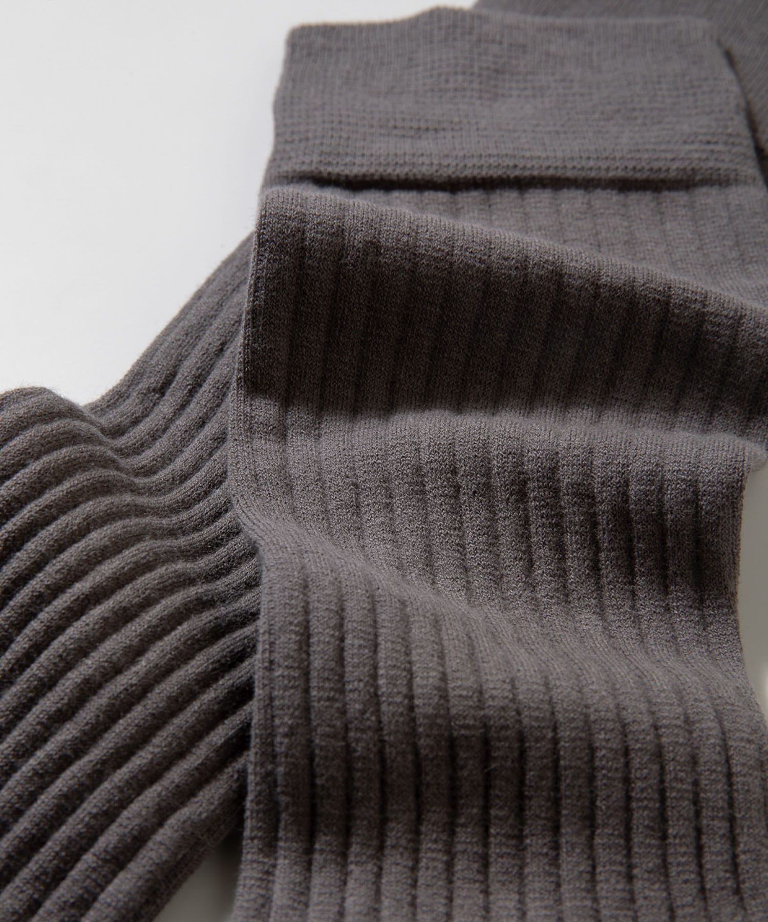 ミディアムグレー