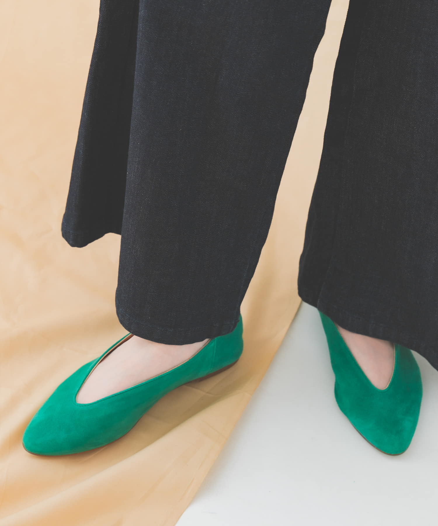 GREEN