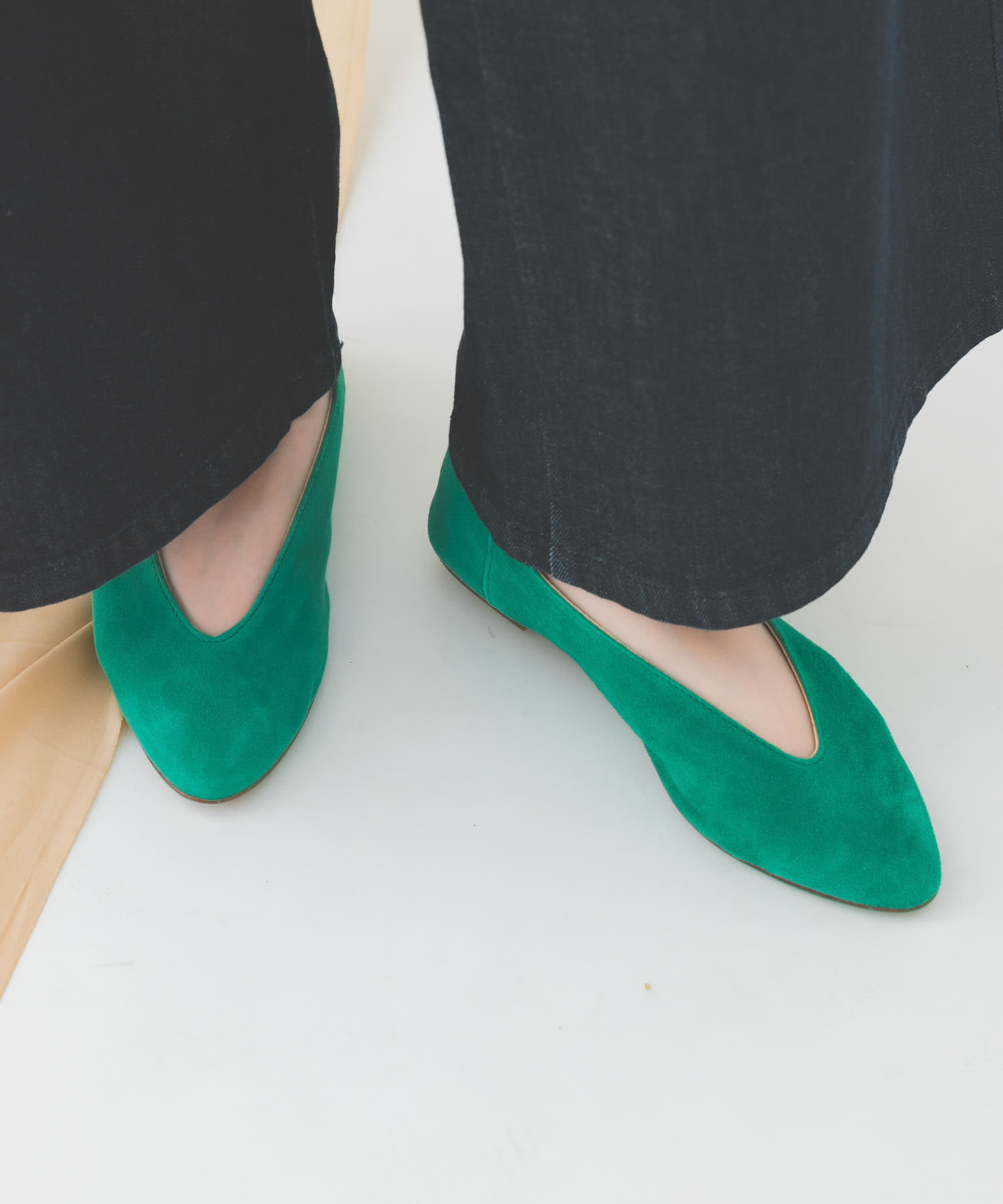 GREEN
