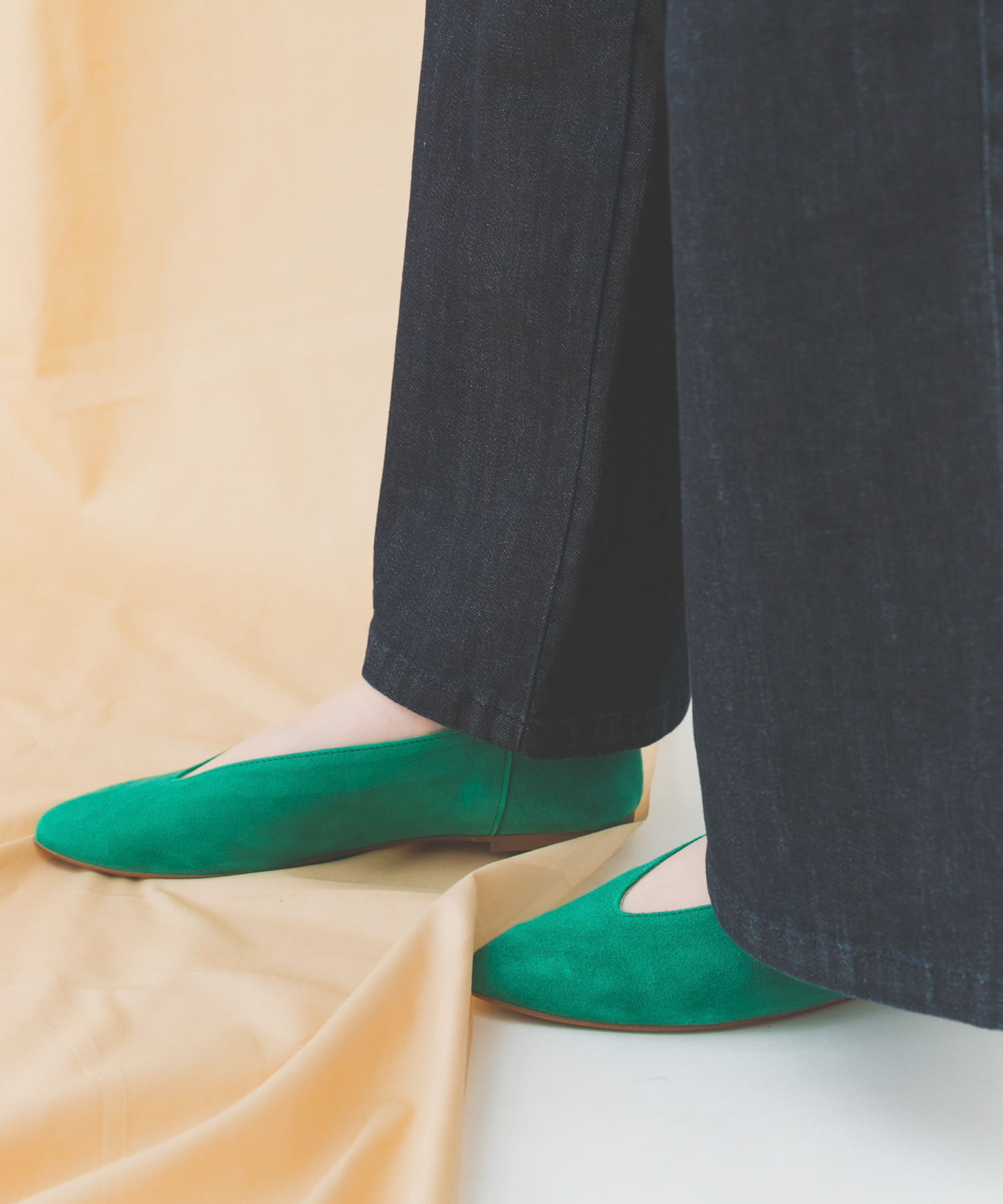 GREEN