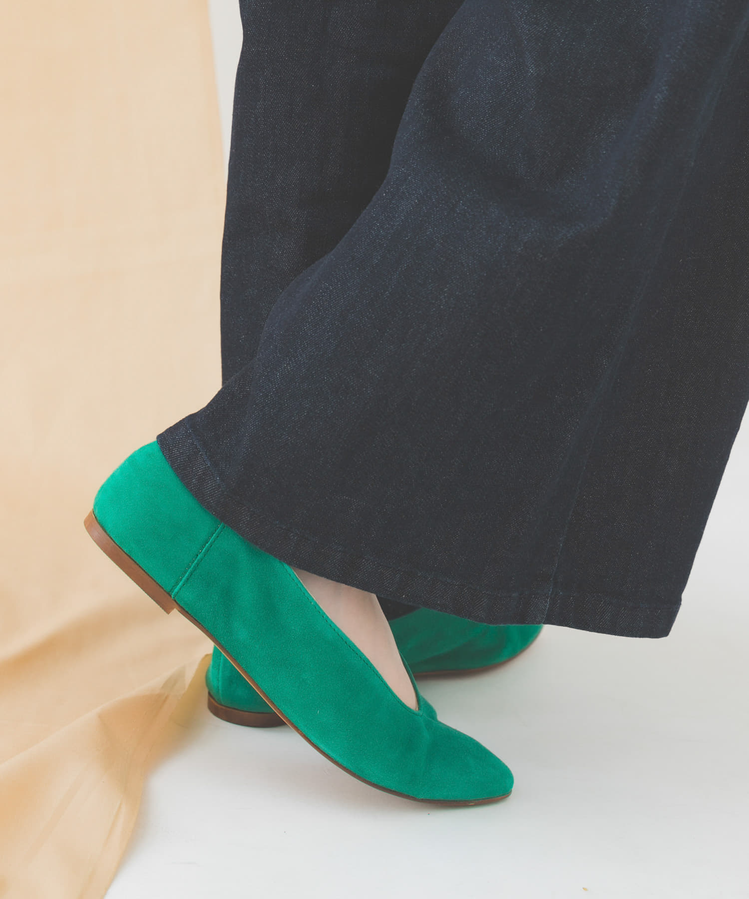 GREEN