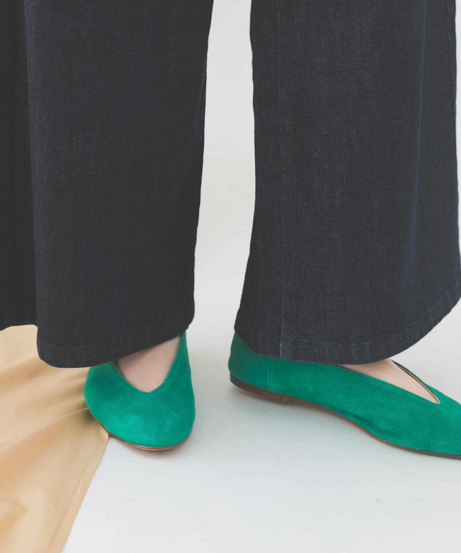 GREEN