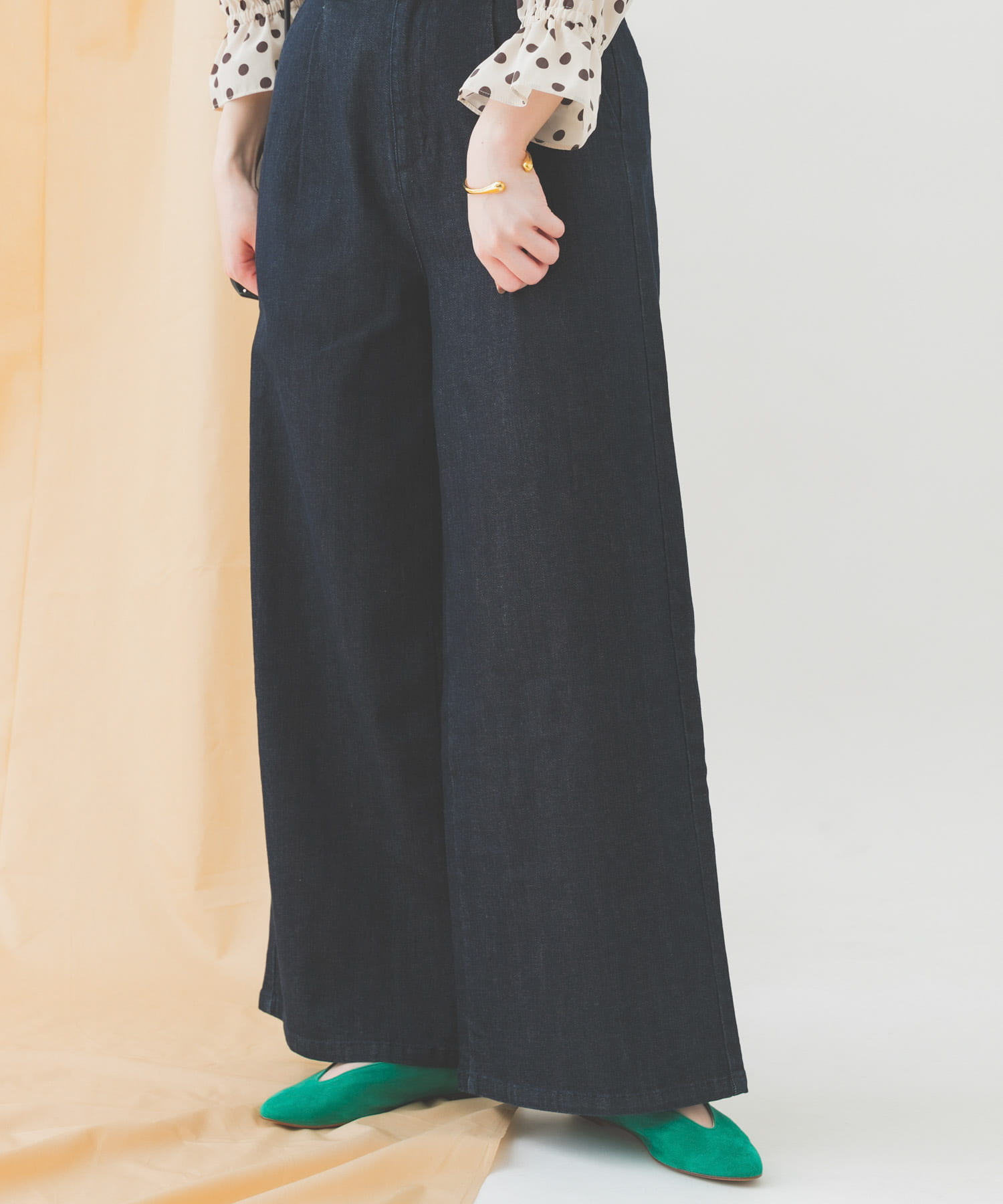 GREEN
