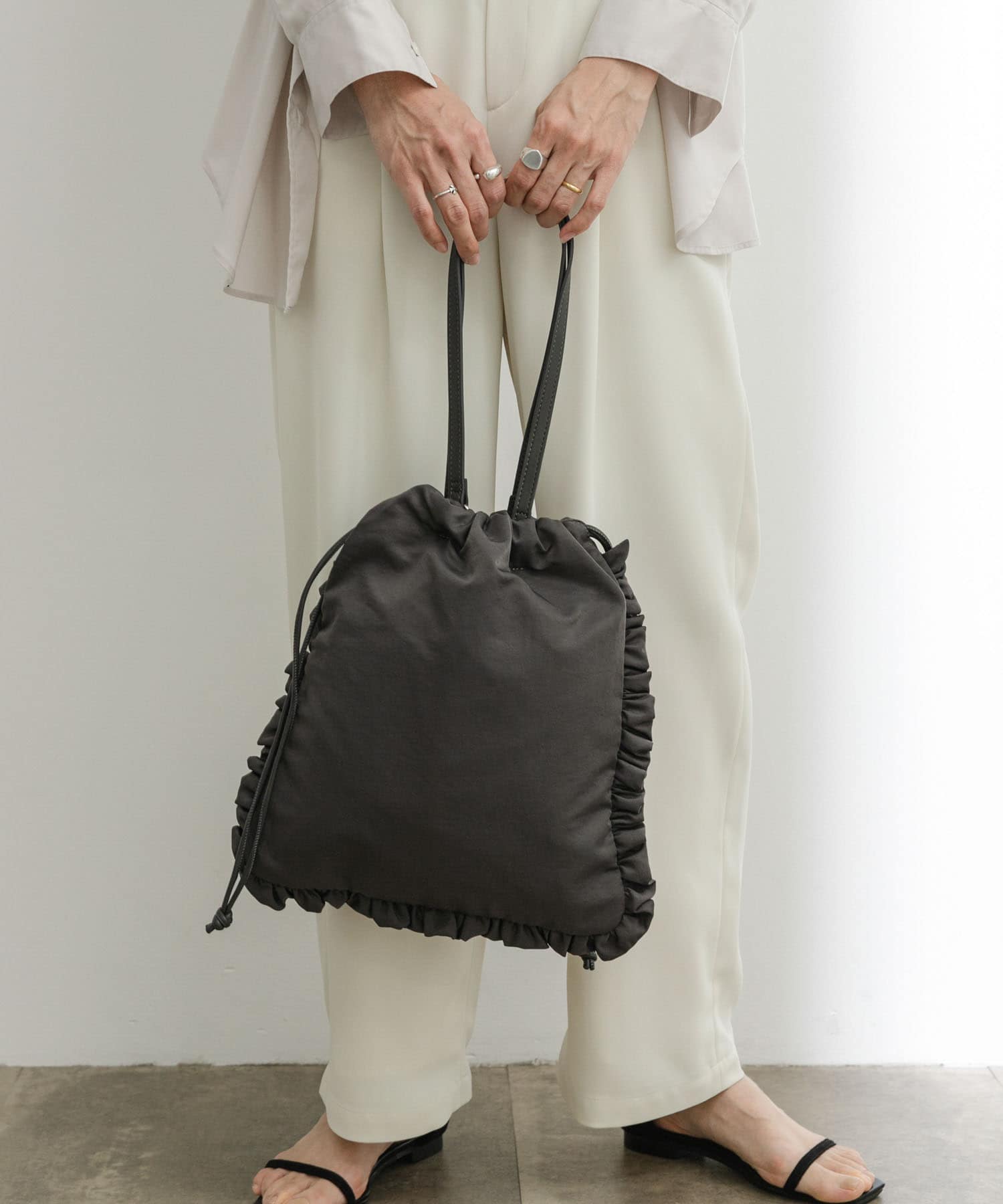 hun RODESKO　Frill 2WAYフリル巾着トートバッグ GRAY one