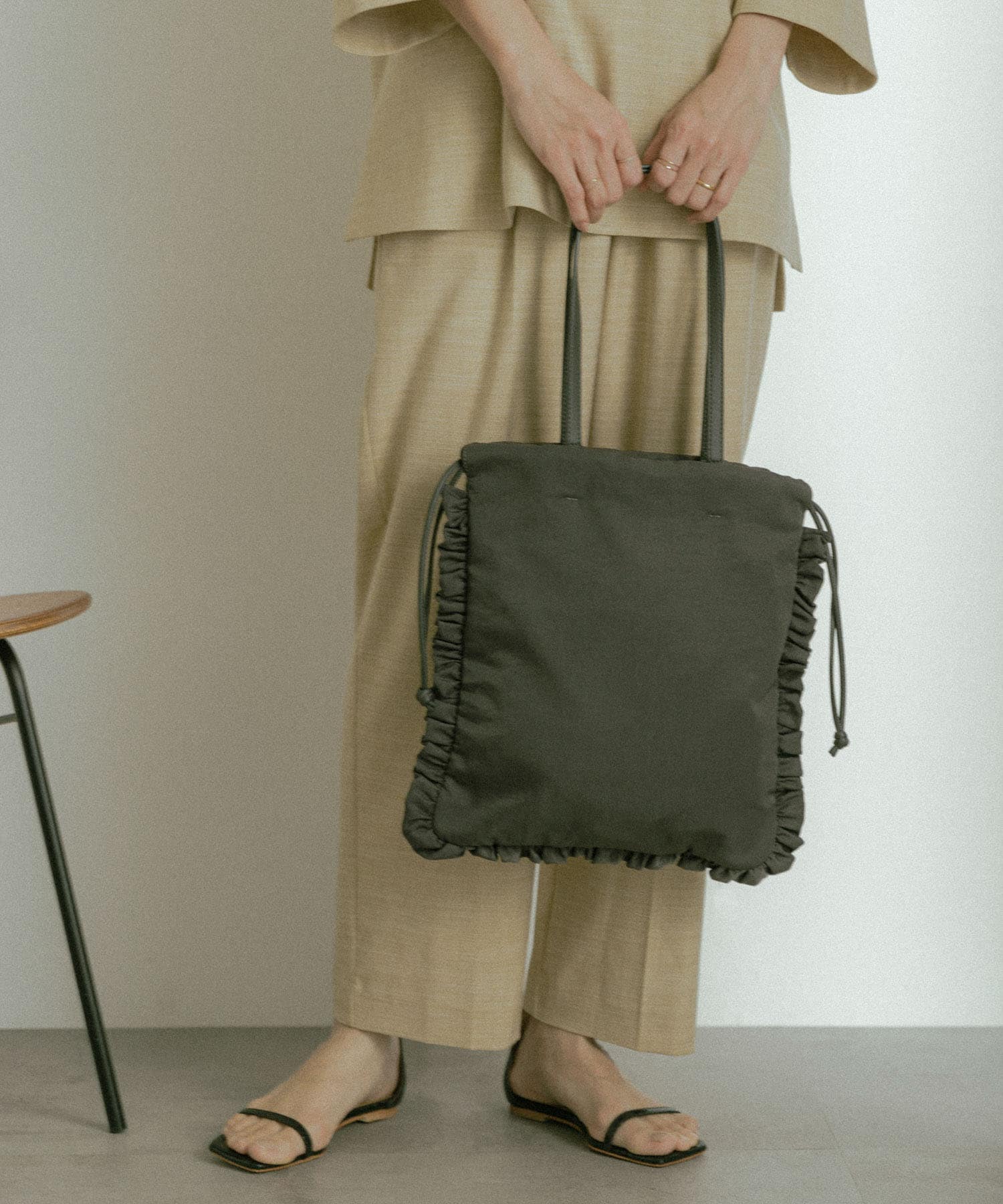 hun RODESKO　Frill 2WAYフリル巾着トートバッグ GRAY one