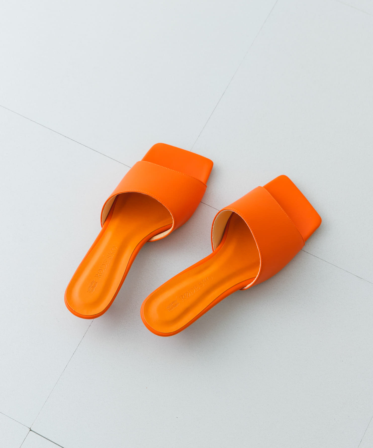 『MADE IN JAPAN』スクエアミュール ORANGE 37