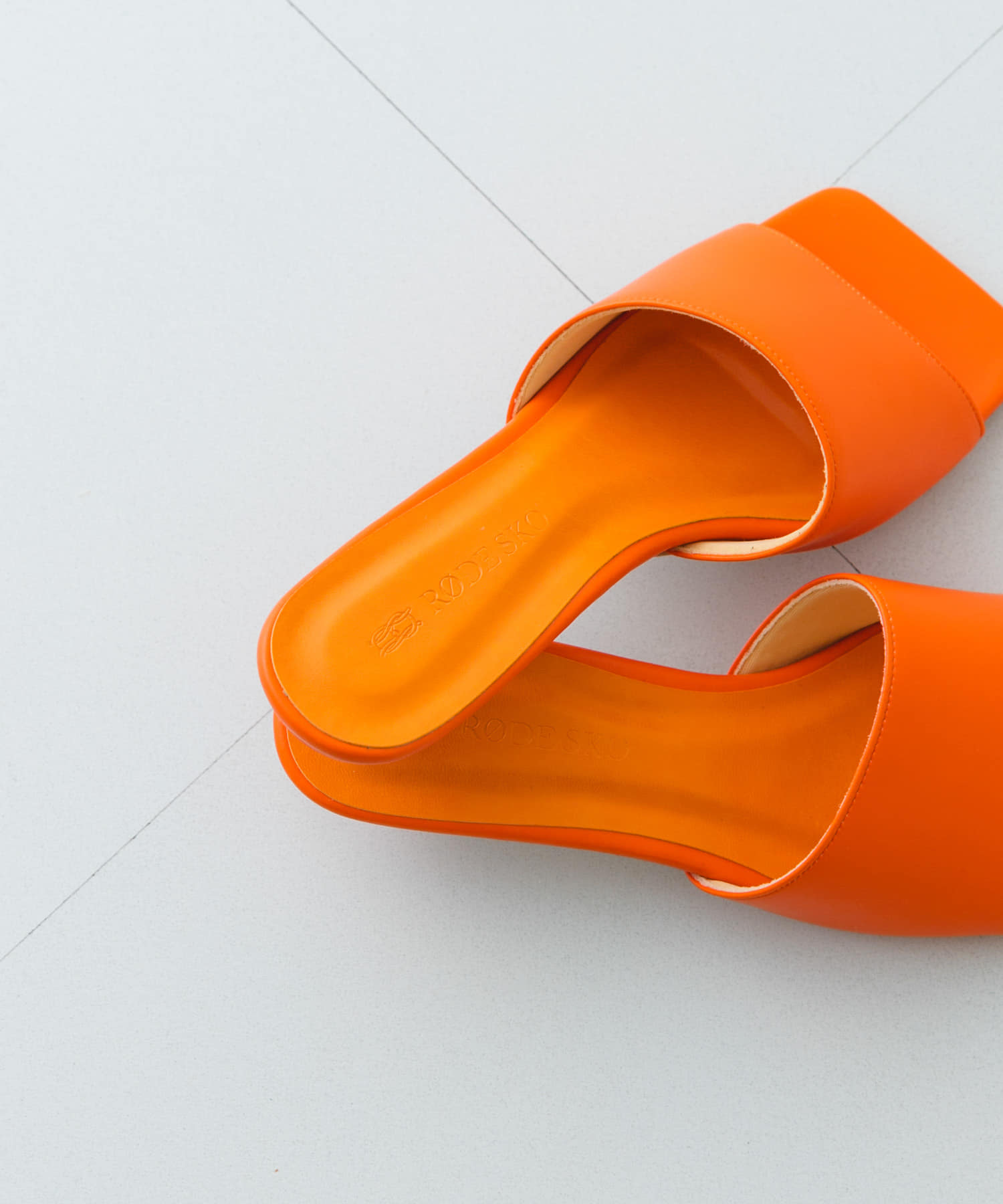 『MADE IN JAPAN』スクエアミュール ORANGE 37