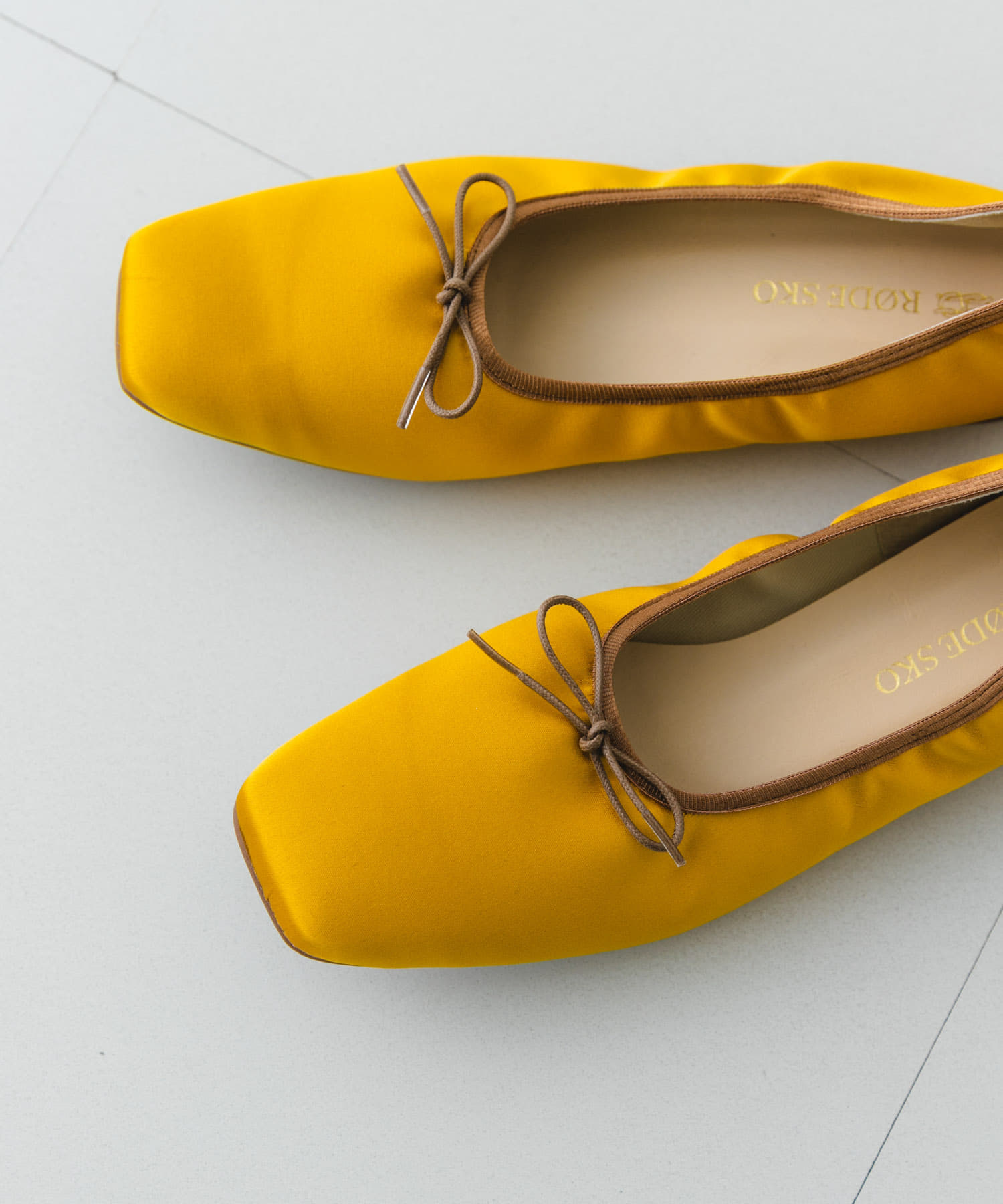 『MADE IN JAPAN』 サテンスクエアトゥバレエシューズ MUSTARD 36
