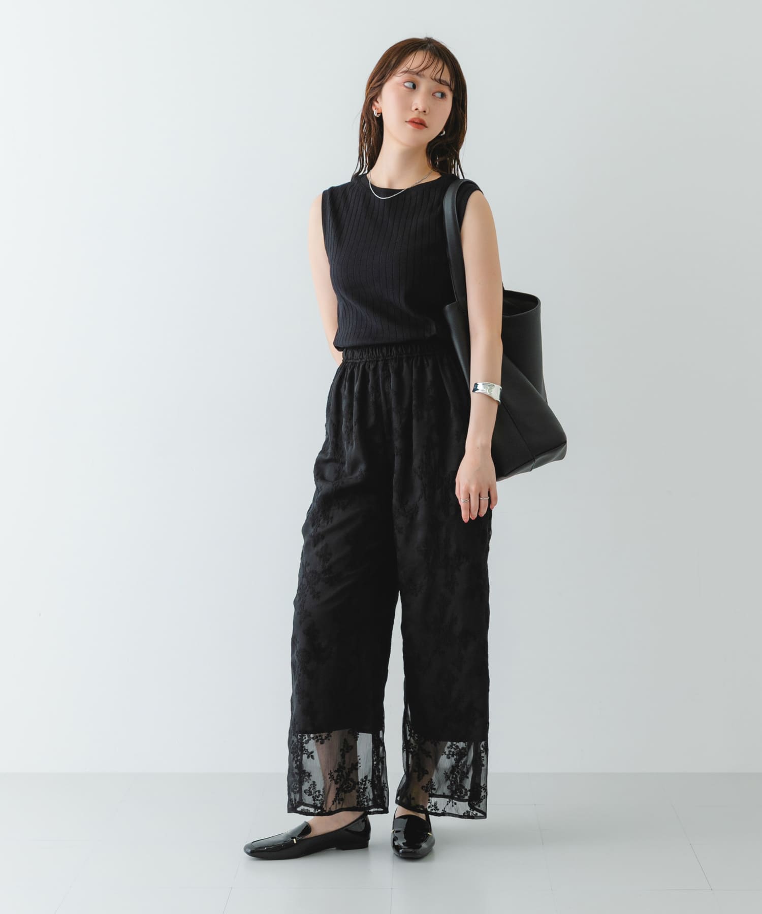 BLACK/E