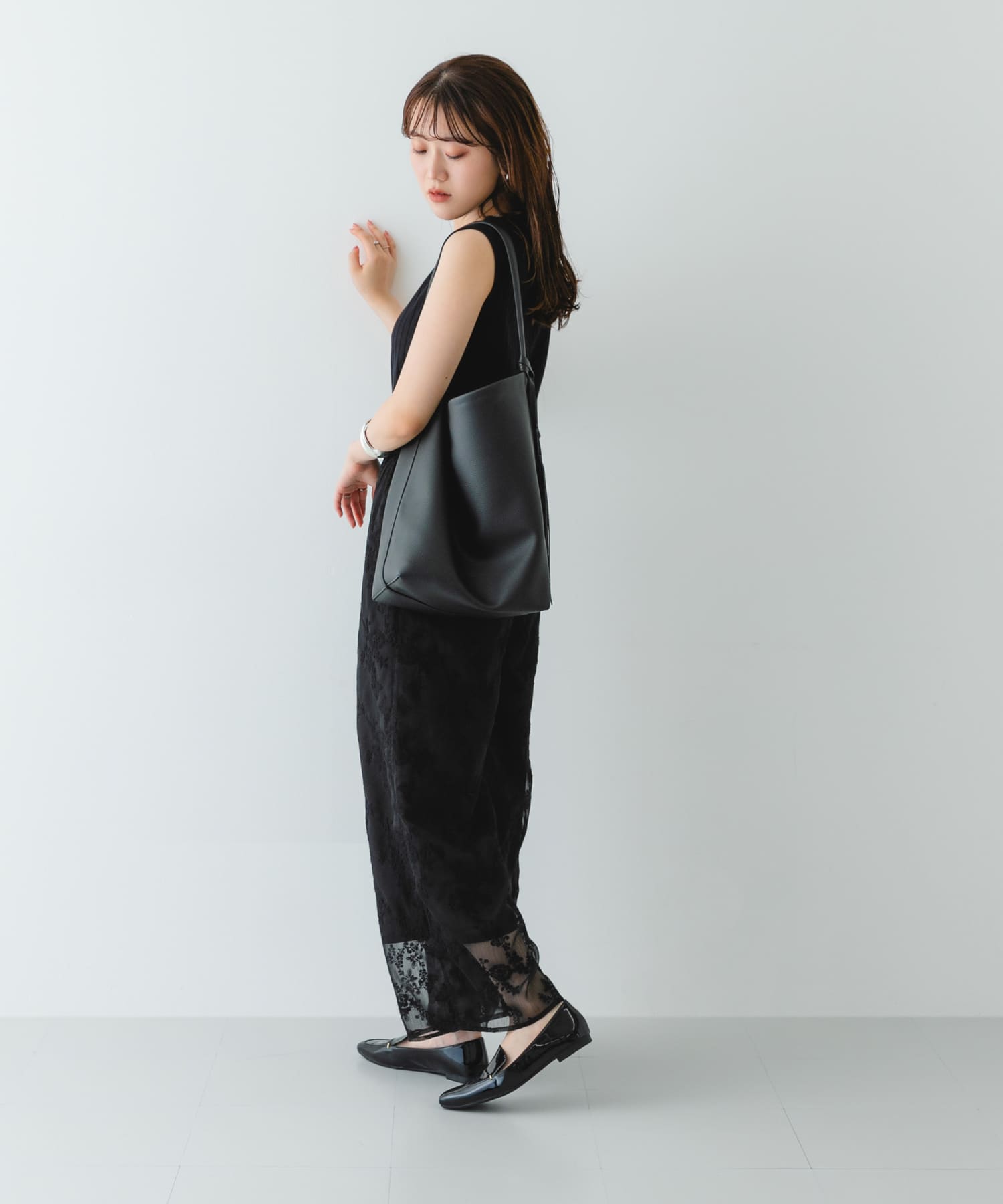 BLACK/E