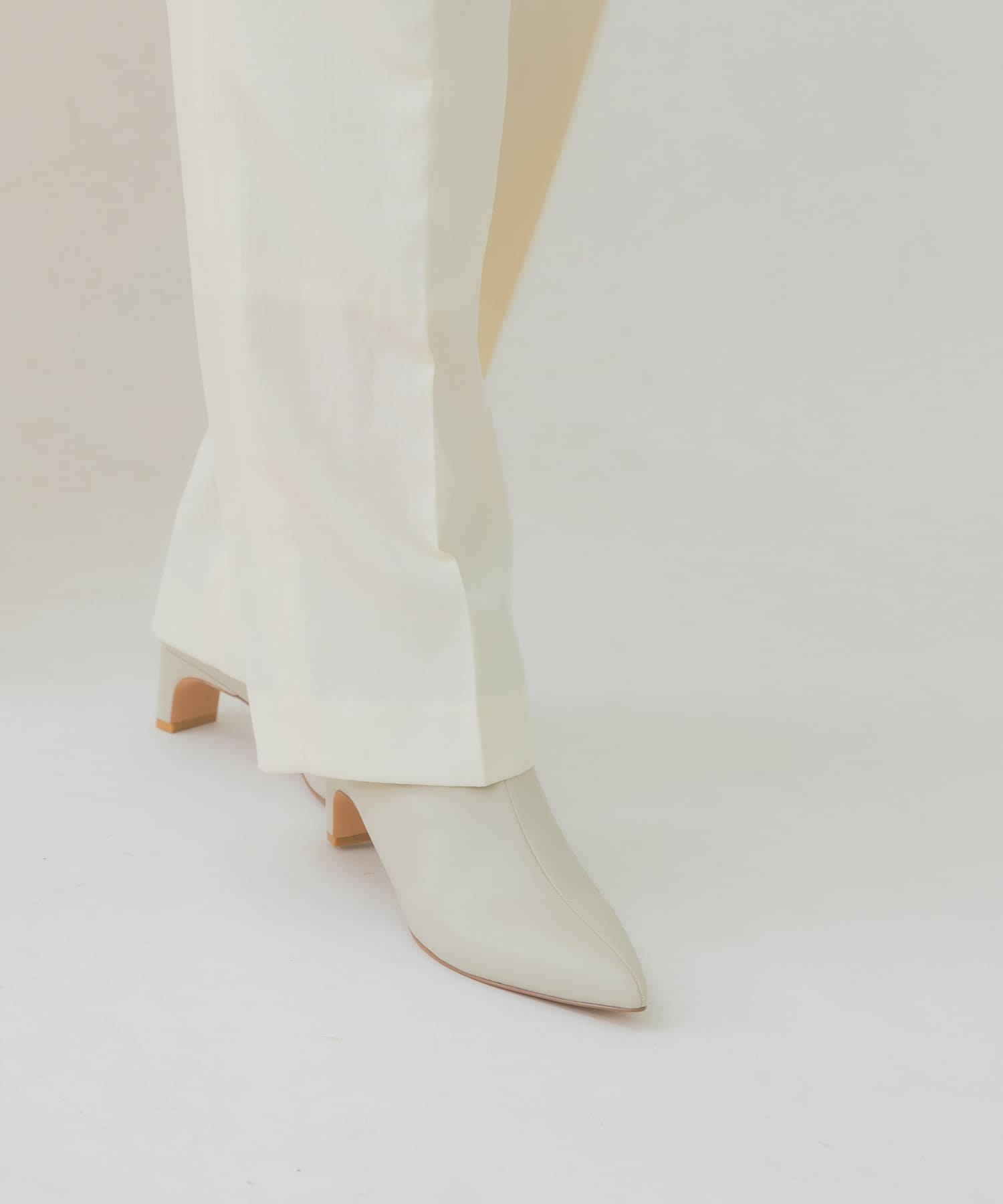 ソフトショートブーツ IVORY 38