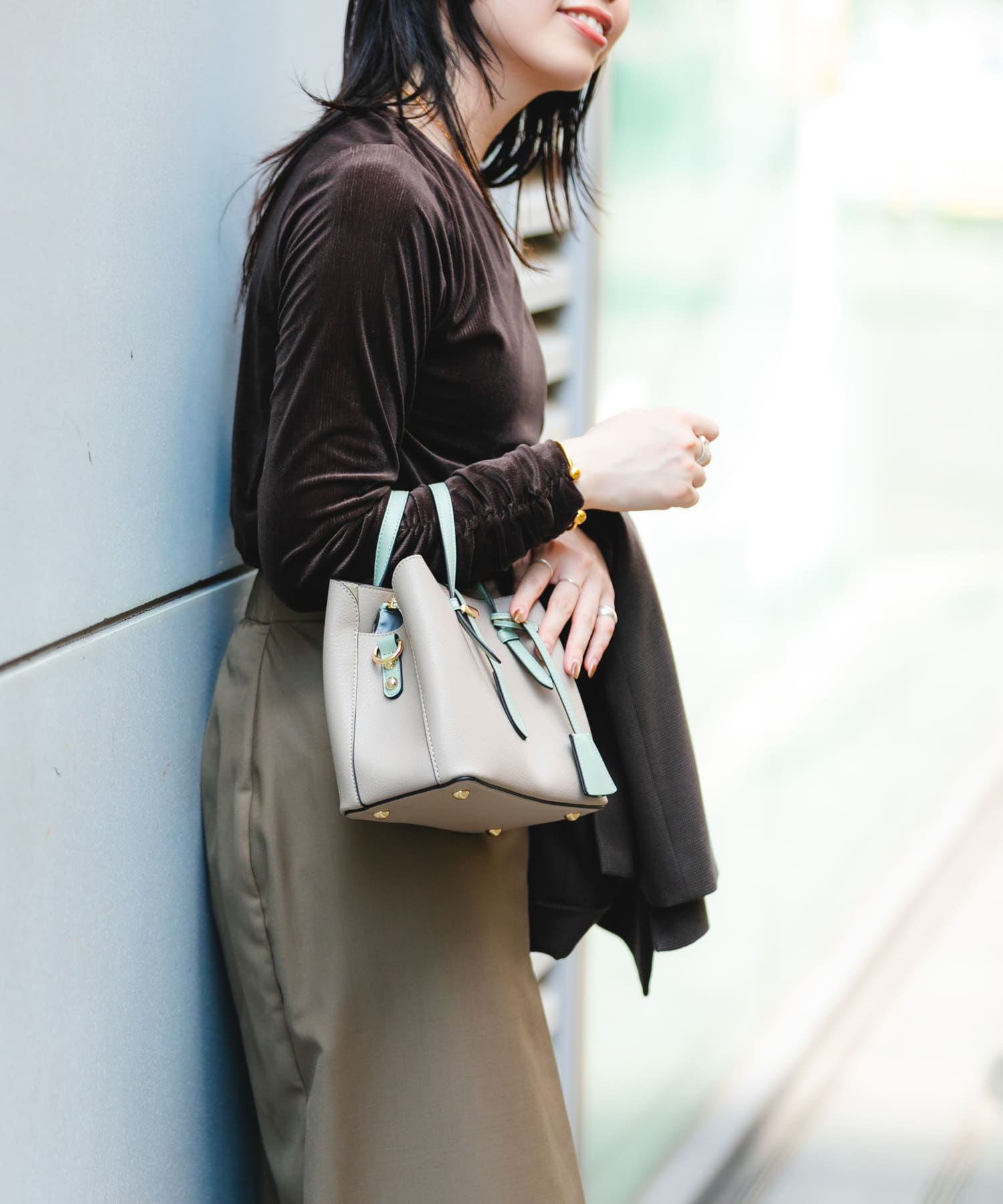 チャーム付ミニバッグ『Ssize』(one LIGHT GRAY): バッグ｜URBAN