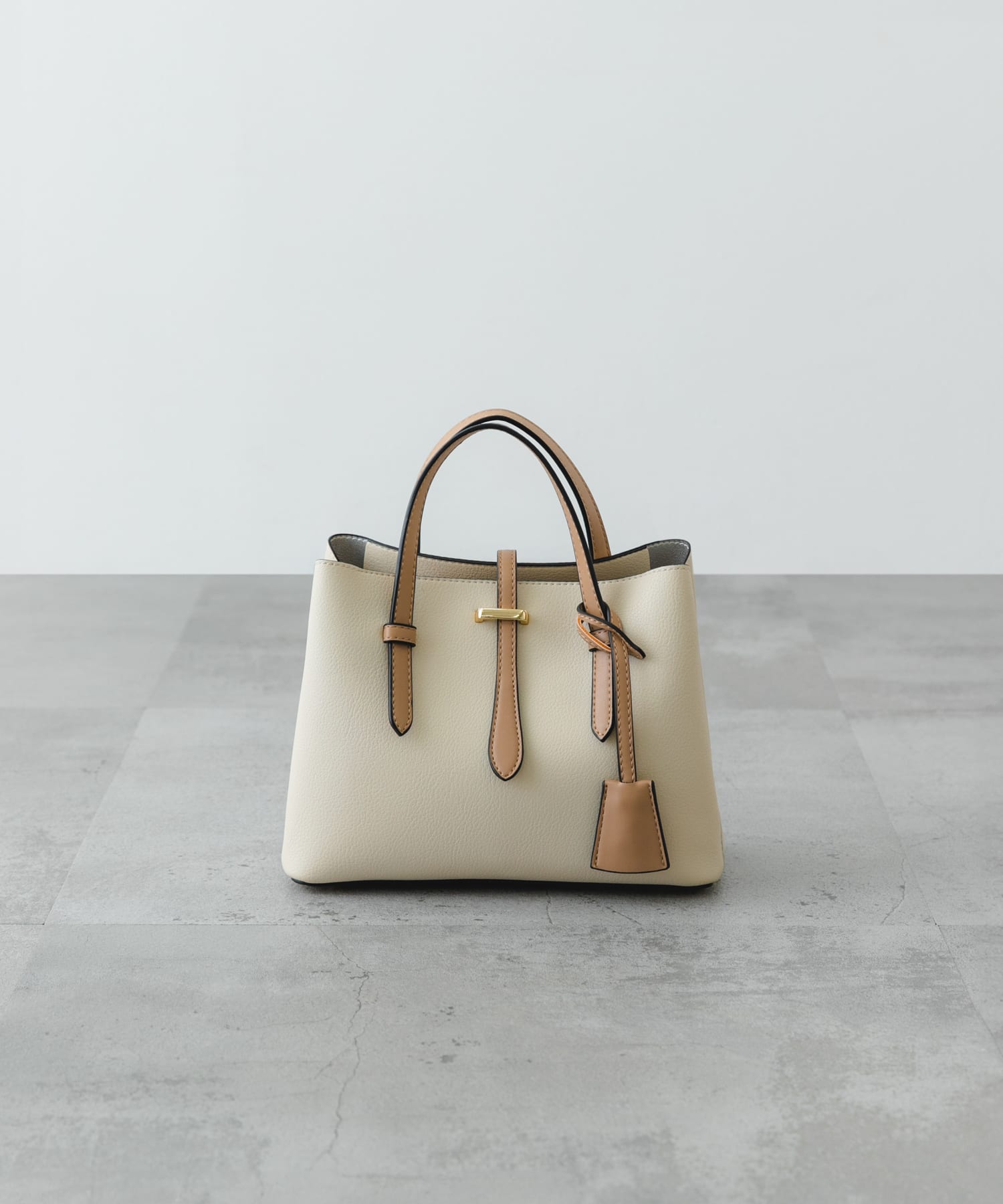 チャーム付ミニバッグ『Ssize』 IVORY one
