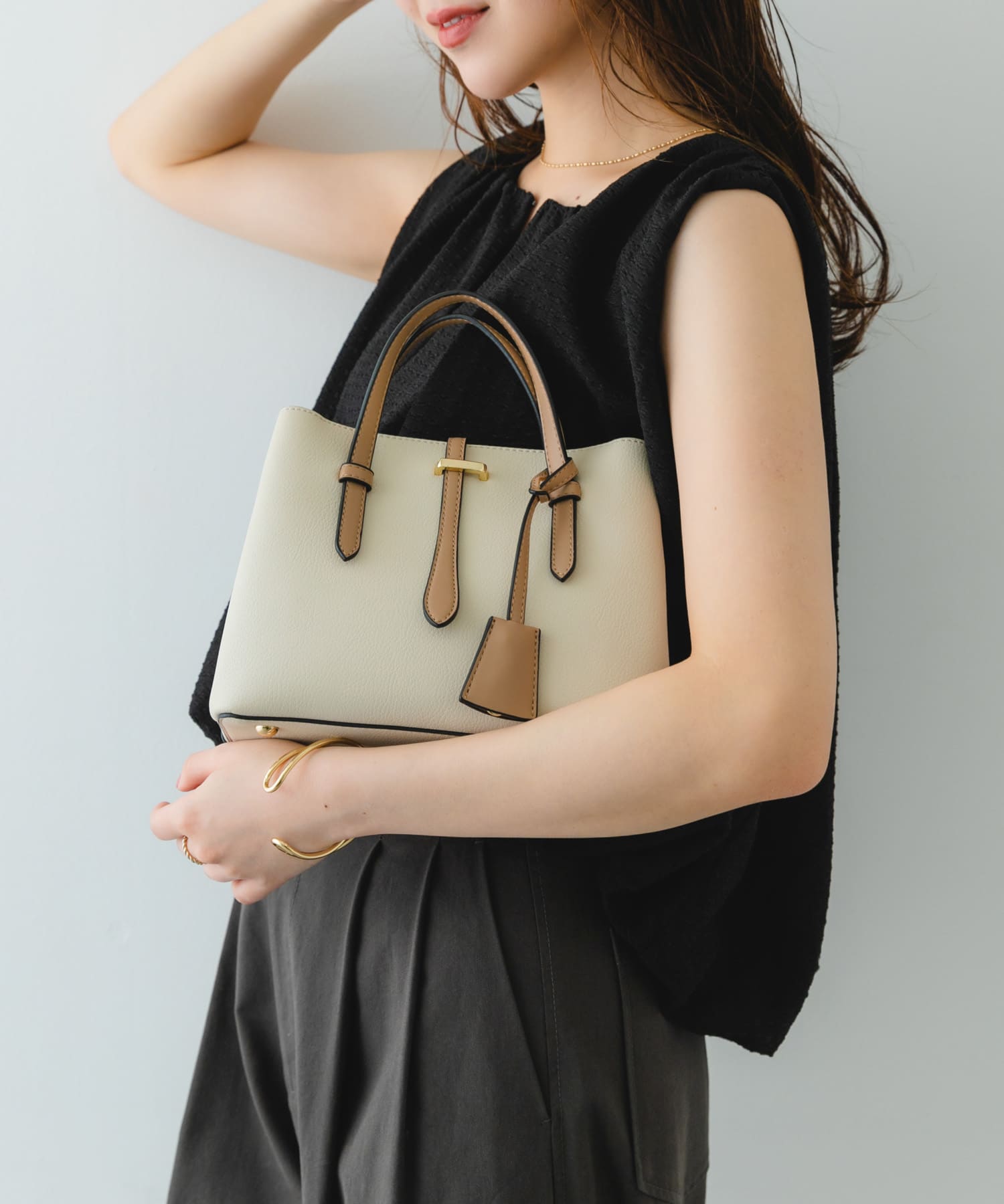 チャーム付ミニバッグ『Ssize』 IVORY one
