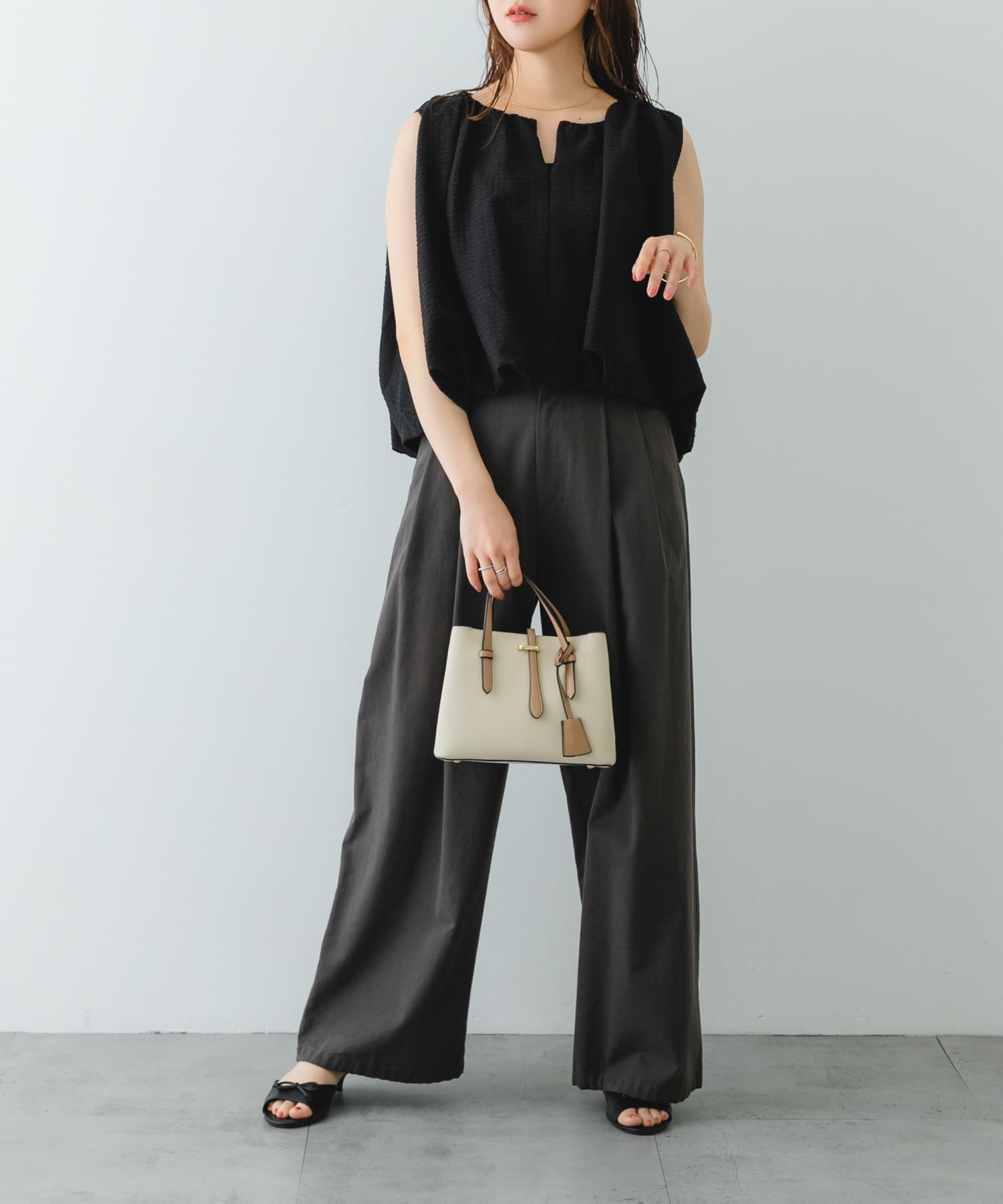 チャーム付ミニバッグ『Ssize』 IVORY one