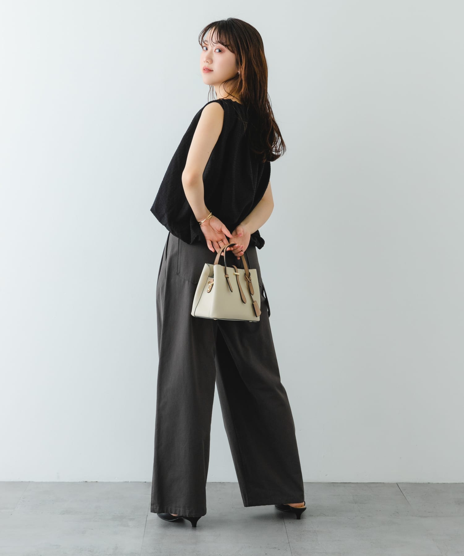 チャーム付ミニバッグ『Ssize』 IVORY one