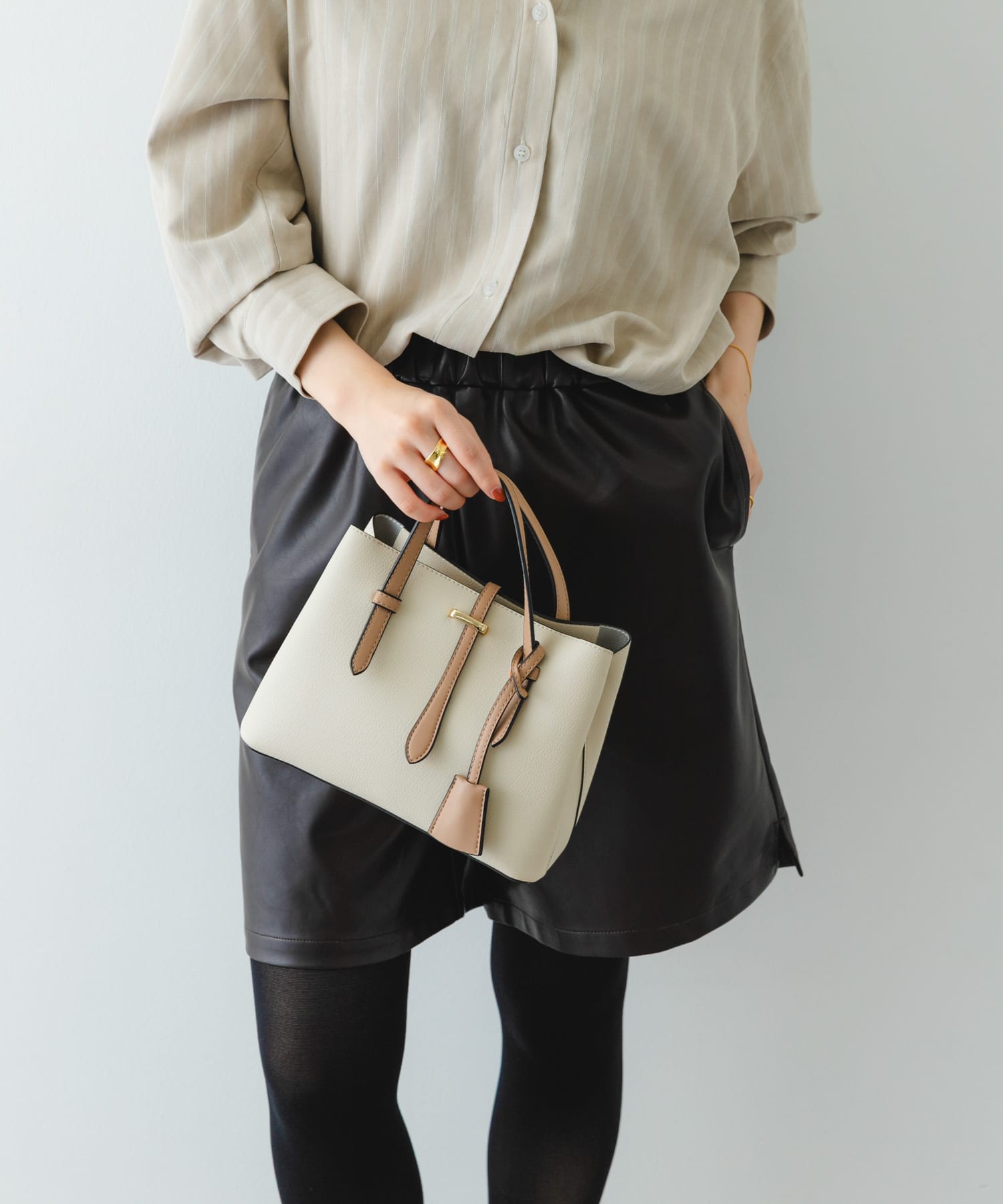 チャーム付ミニバッグ『Ssize』 IVORY one