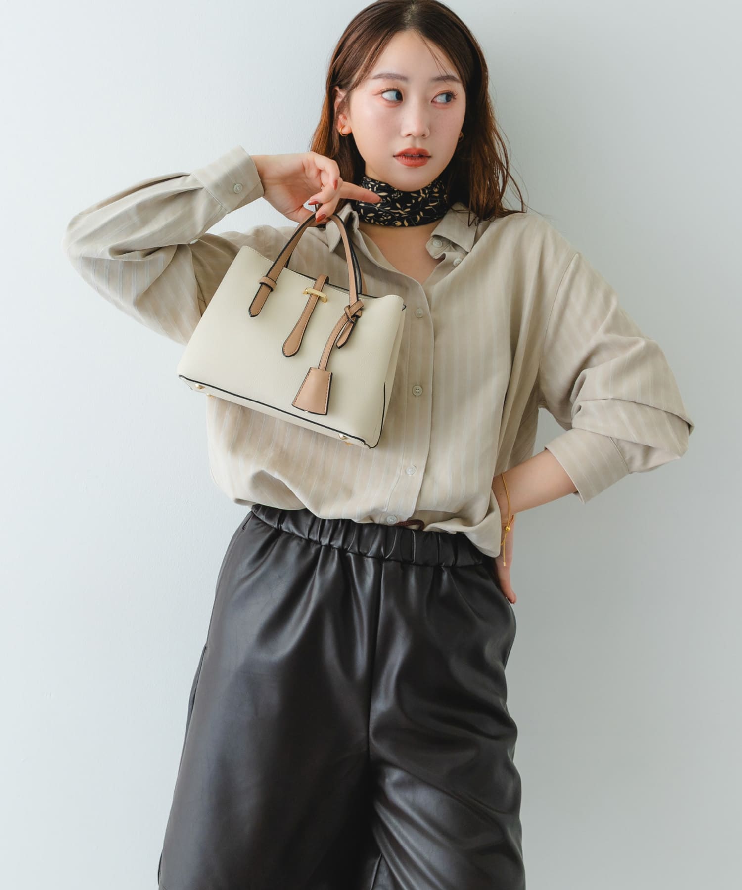 チャーム付ミニバッグ『Ssize』 IVORY one