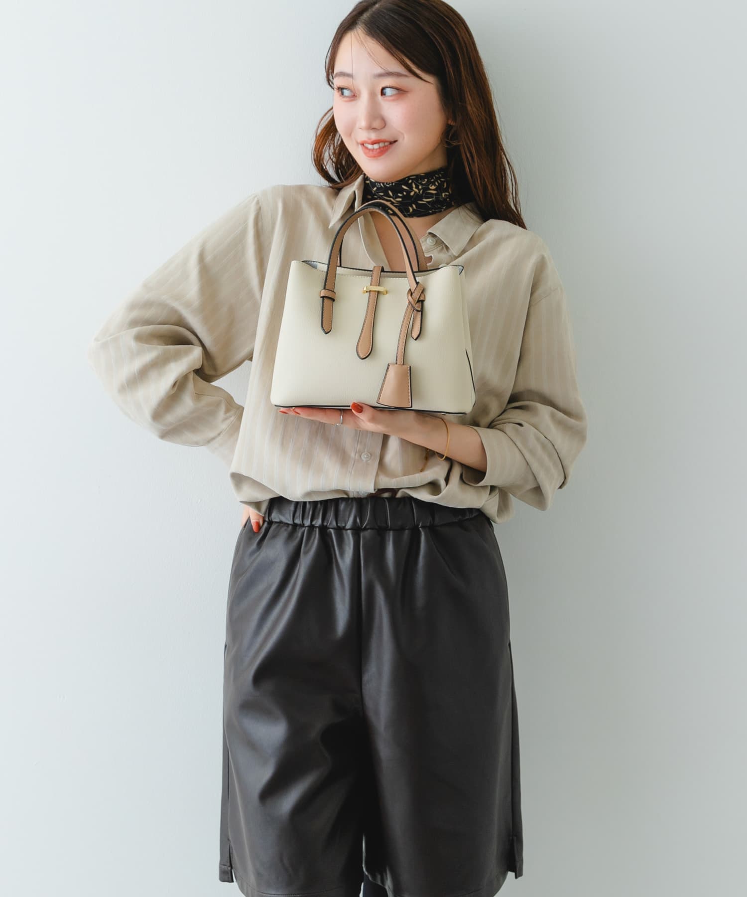 チャーム付ミニバッグ『Ssize』 IVORY one