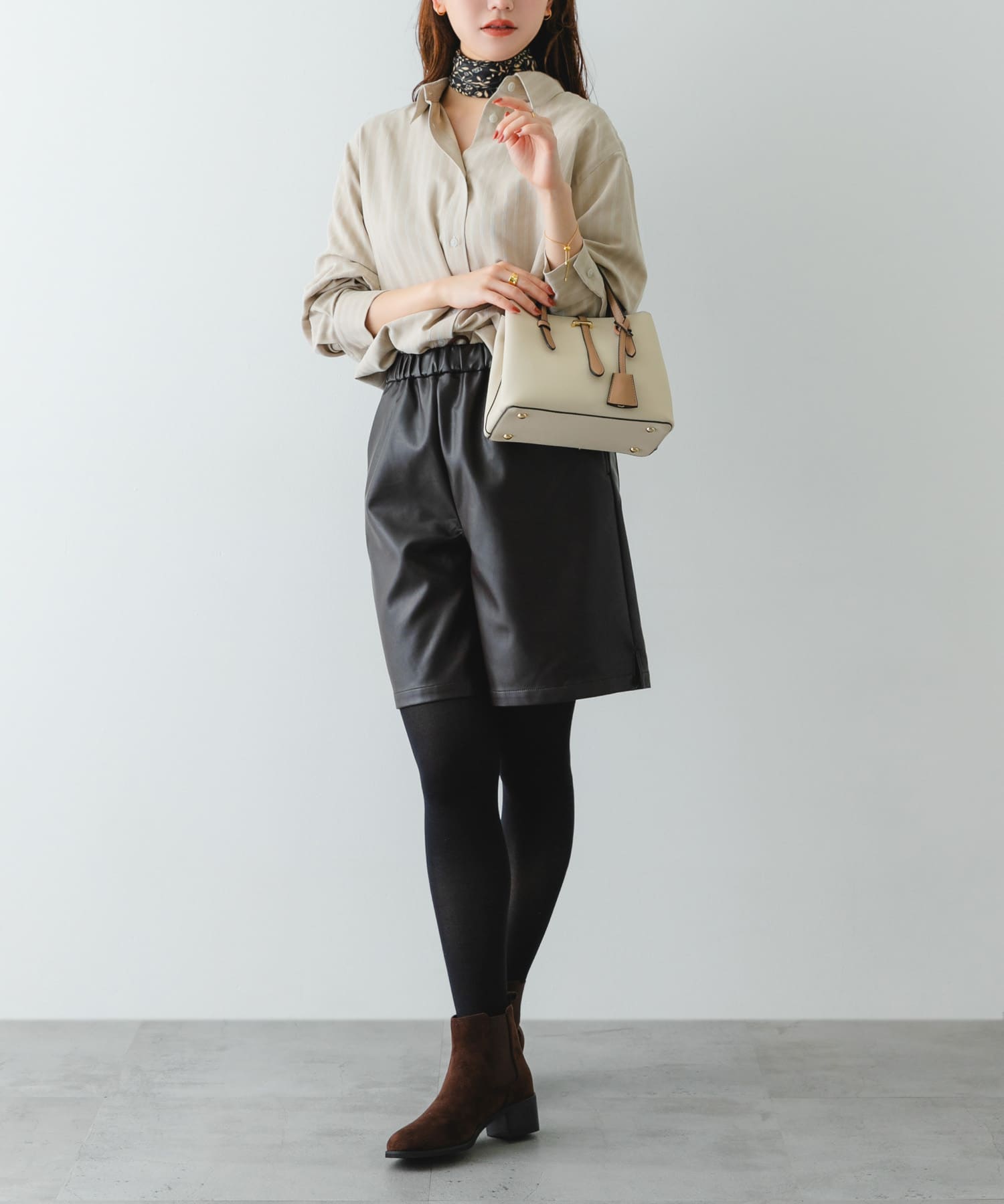 チャーム付ミニバッグ『Ssize』 IVORY one