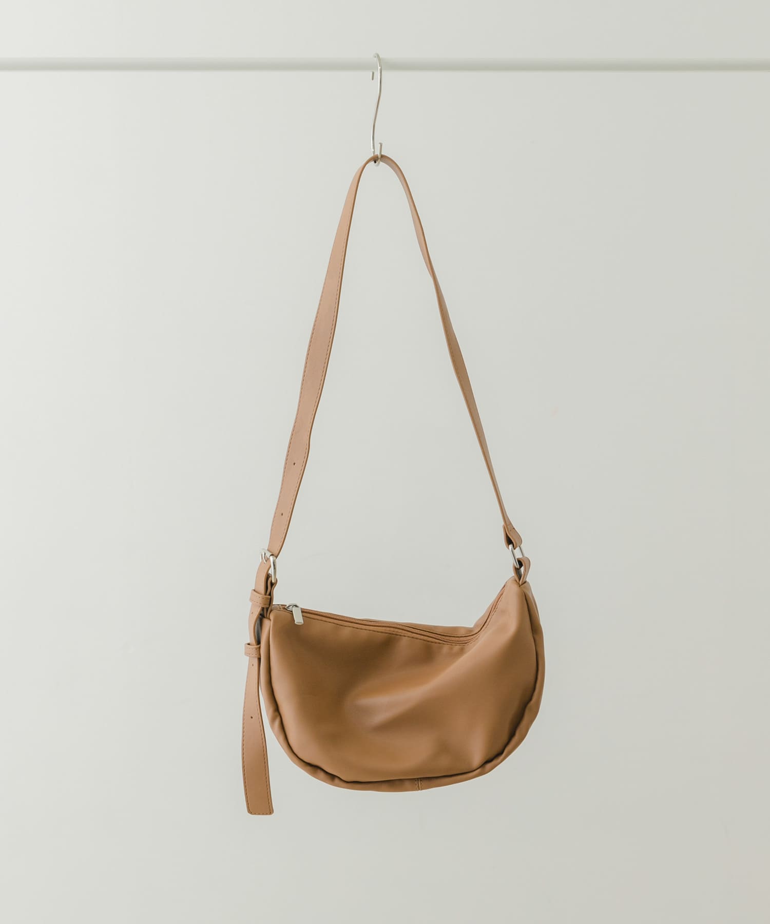 くったりボディバッグ