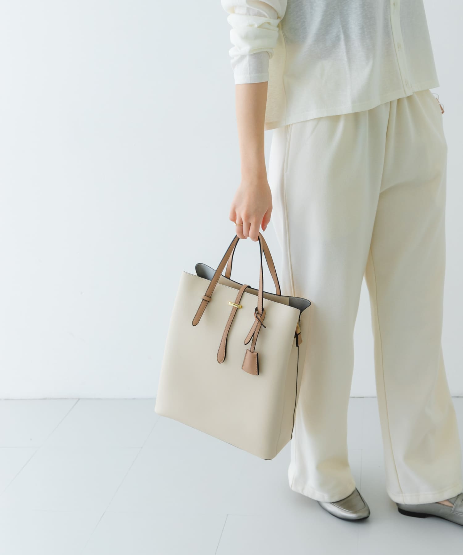 チャーム付スクエアトートバッグ『Lsize』 IVORY one