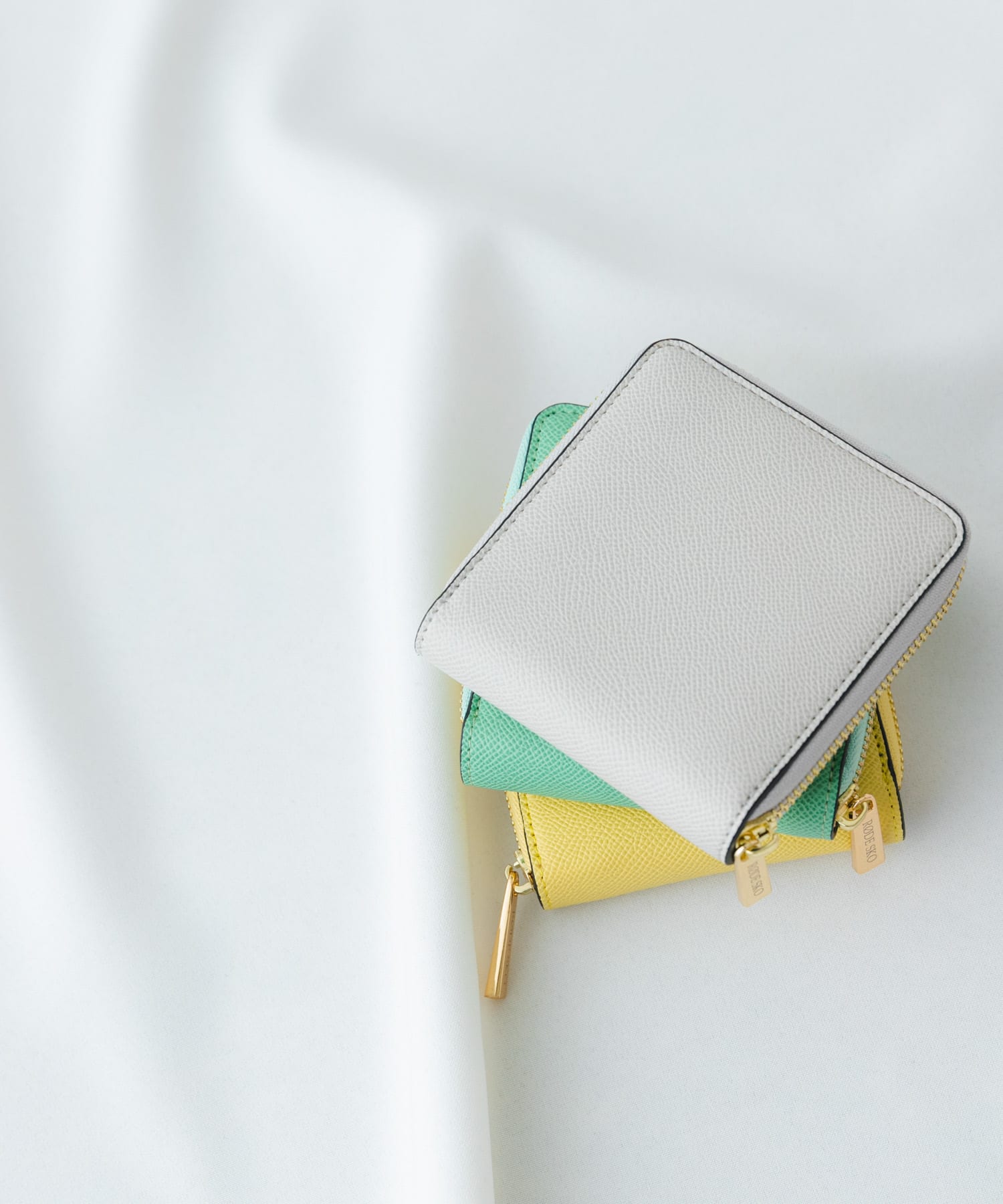 二つ折りミニ財布