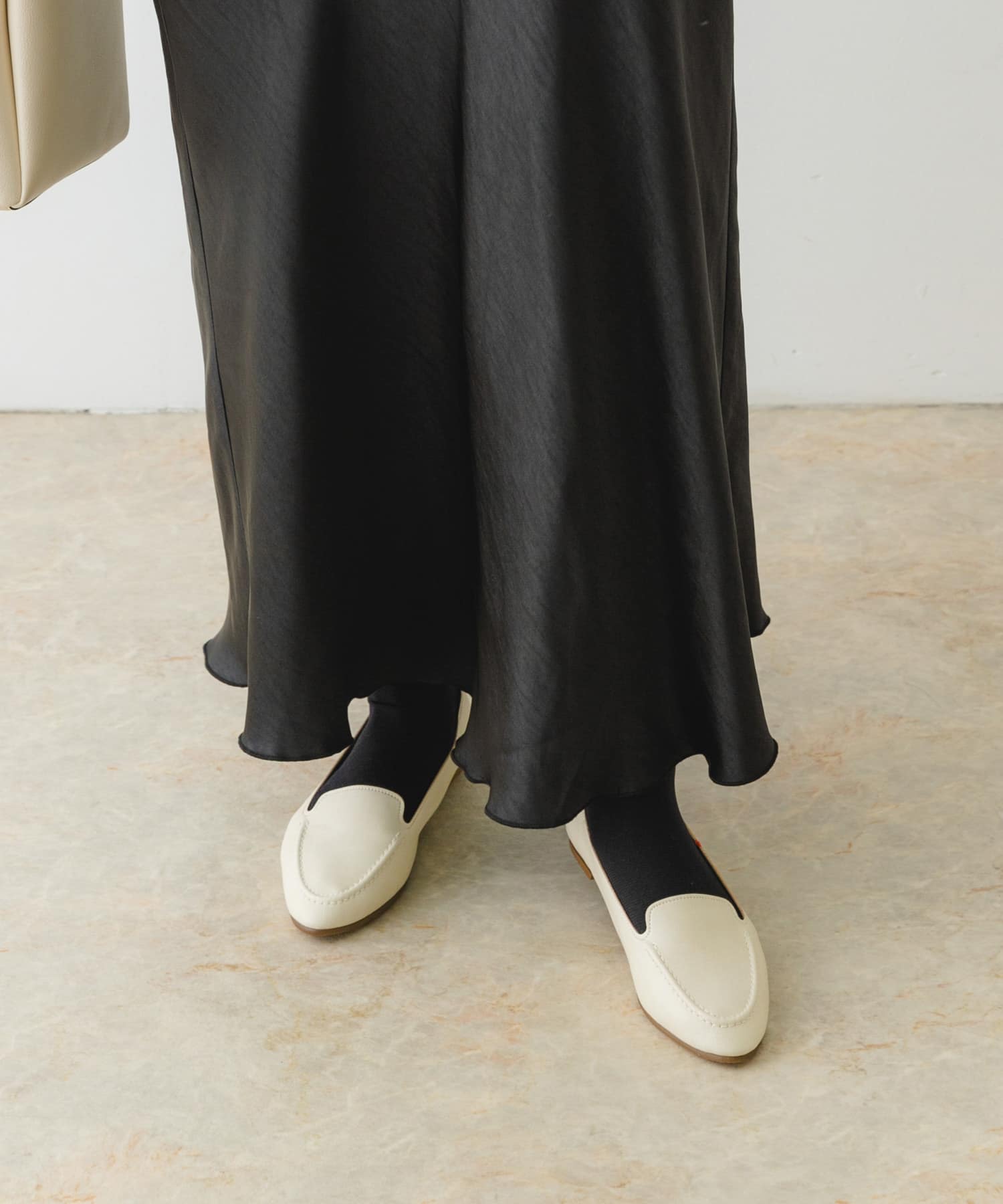 OFF WHITE