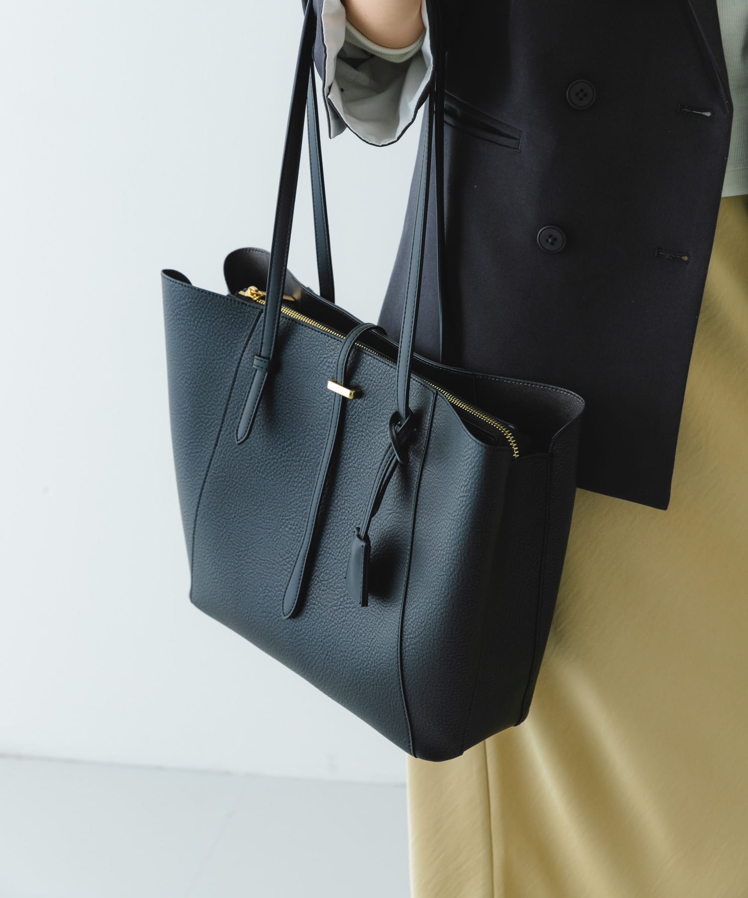 チャーム付A4トートバッグ BLACK one