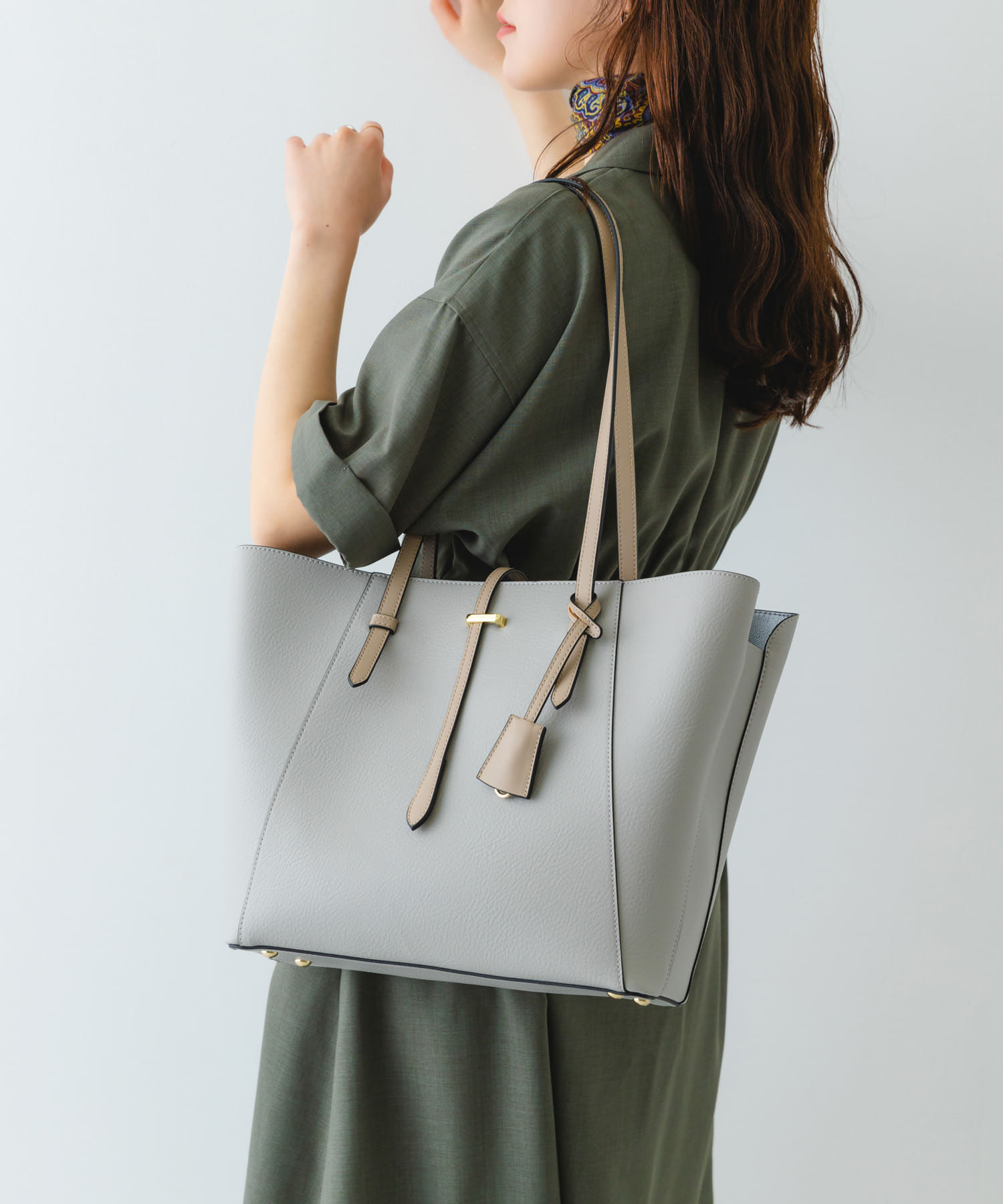 チャーム付A4トートバッグ GRAY one