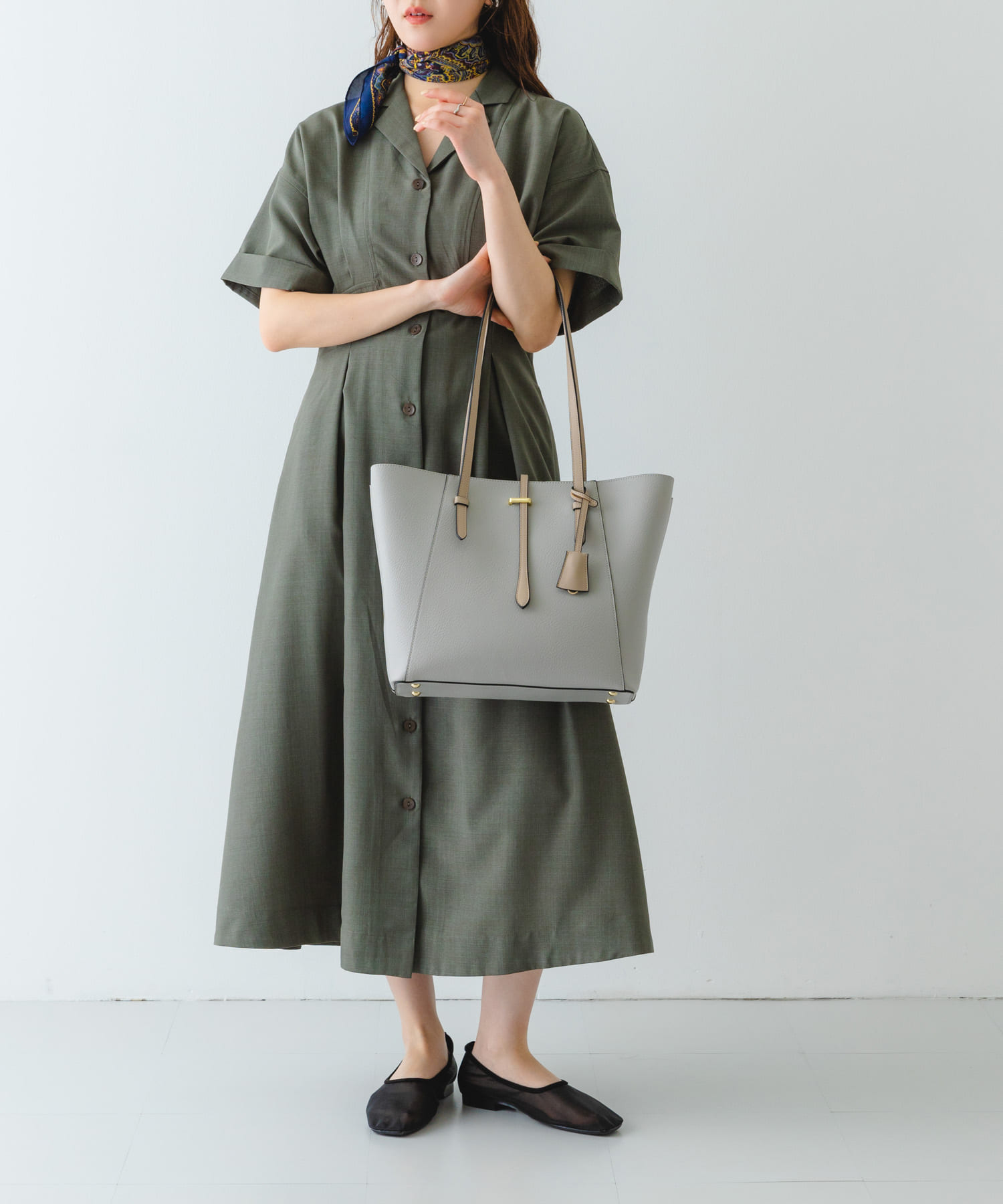 チャーム付A4トートバッグ GRAY one