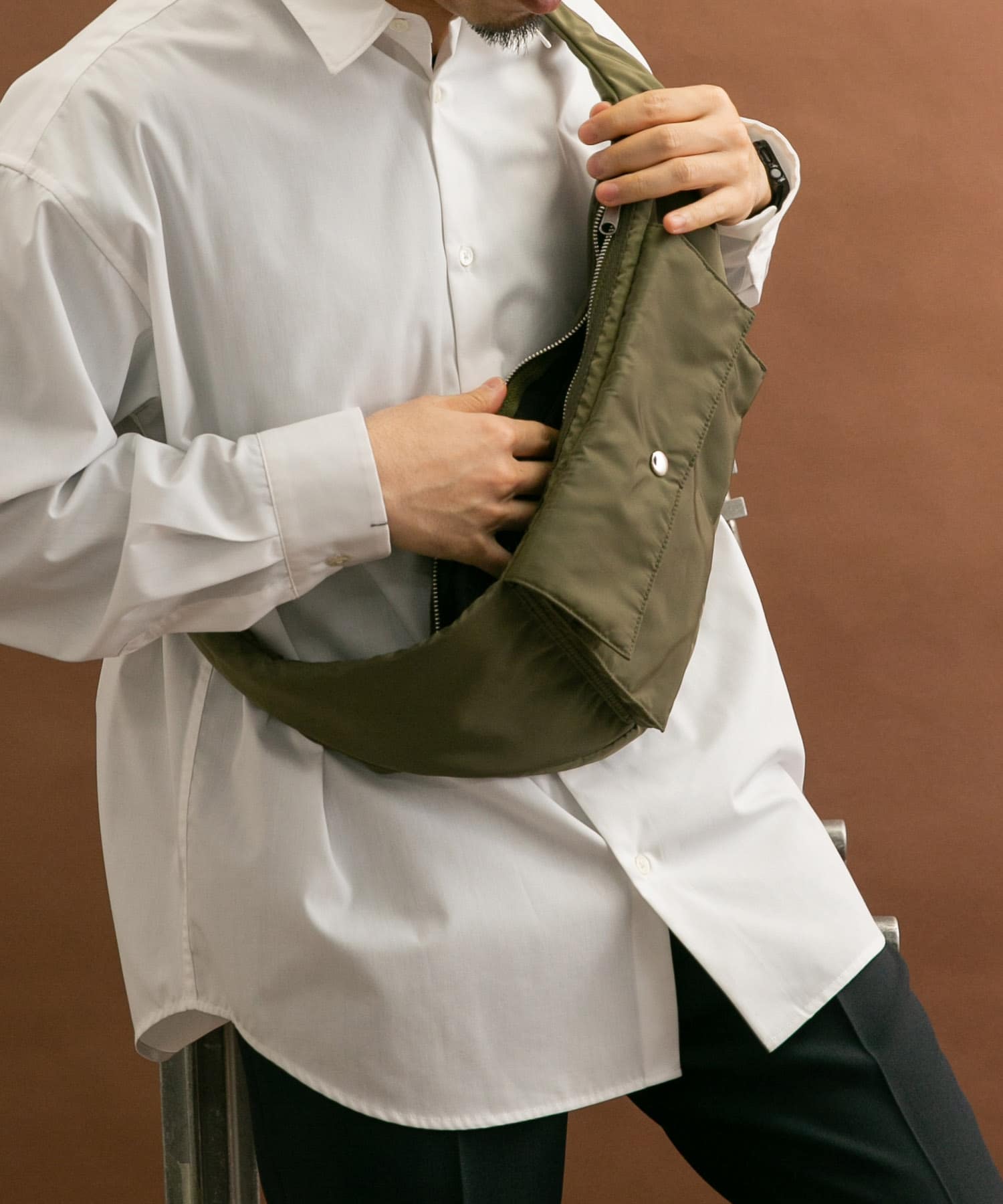 撥水ボディバッグ KHAKI one