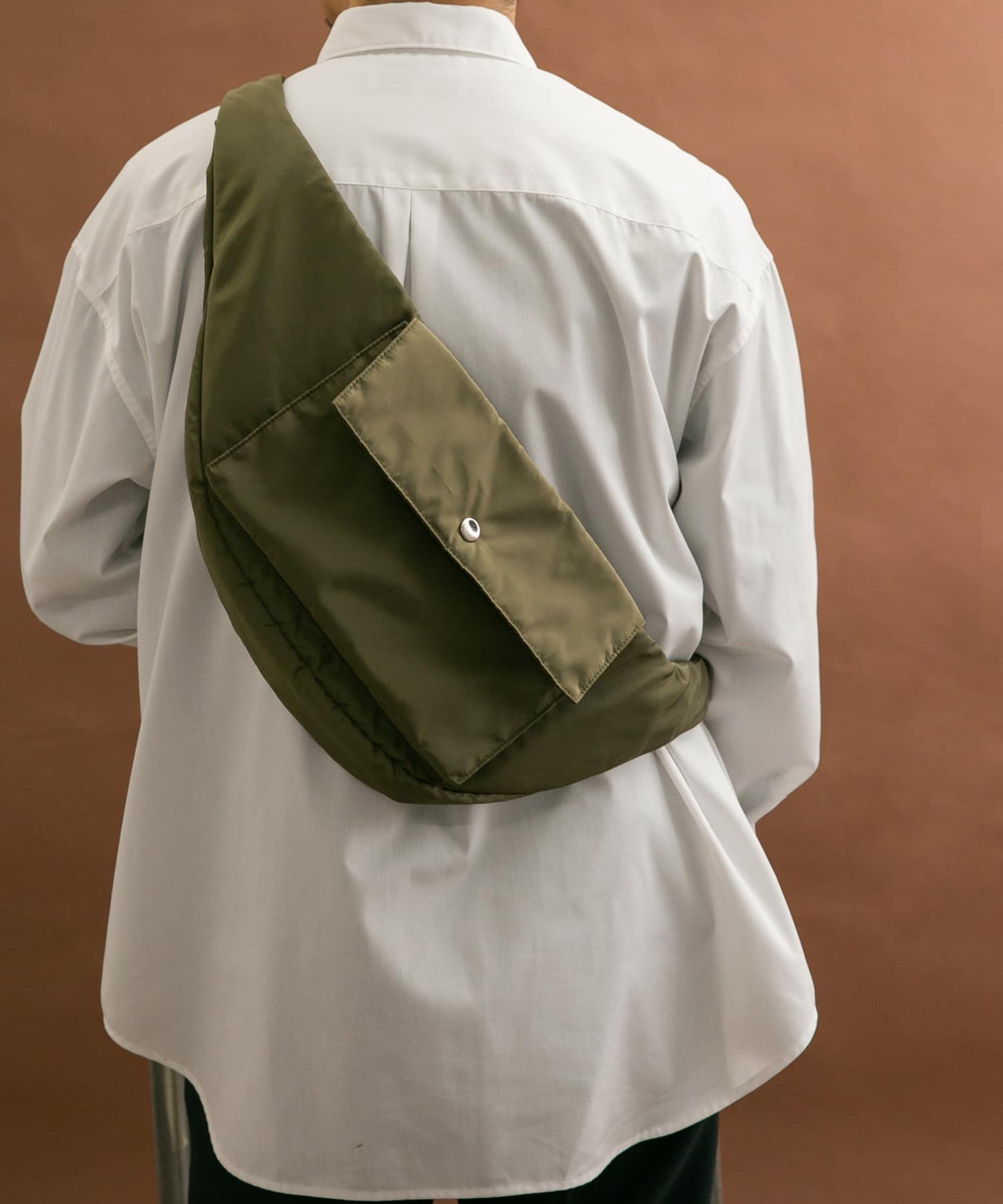 撥水ボディバッグ KHAKI one